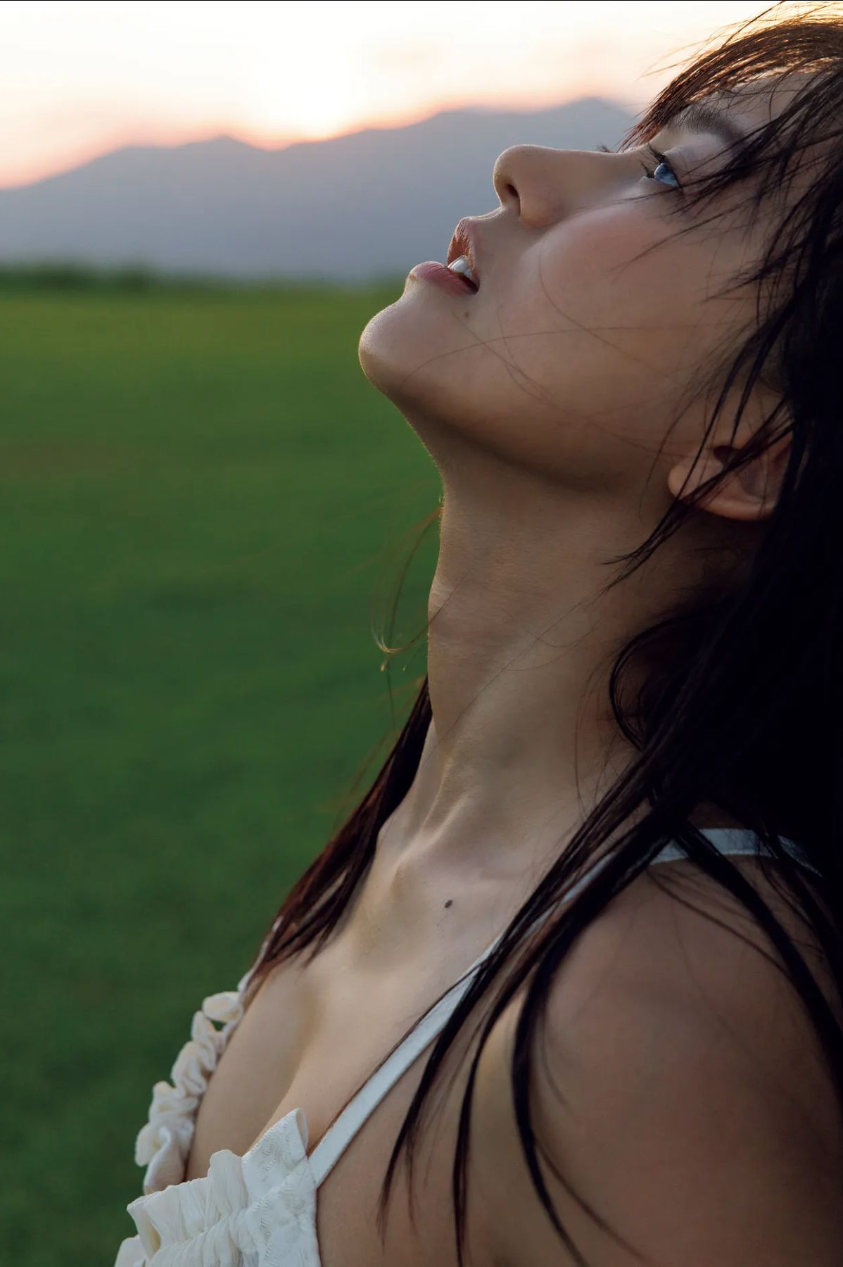 志田音々 - 優雅な挑発/(15P)