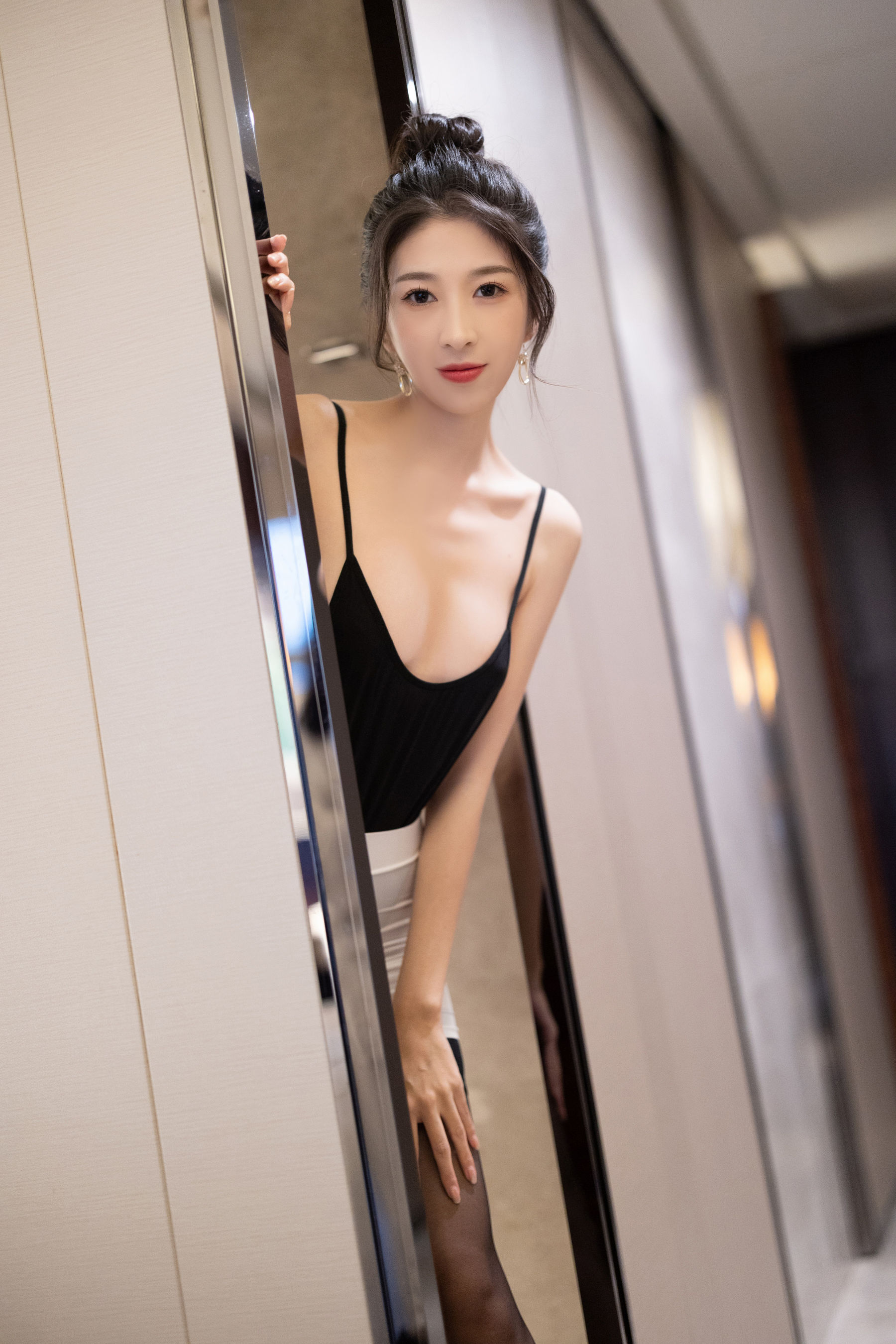 林乐一 - 白色短裙/(81P)