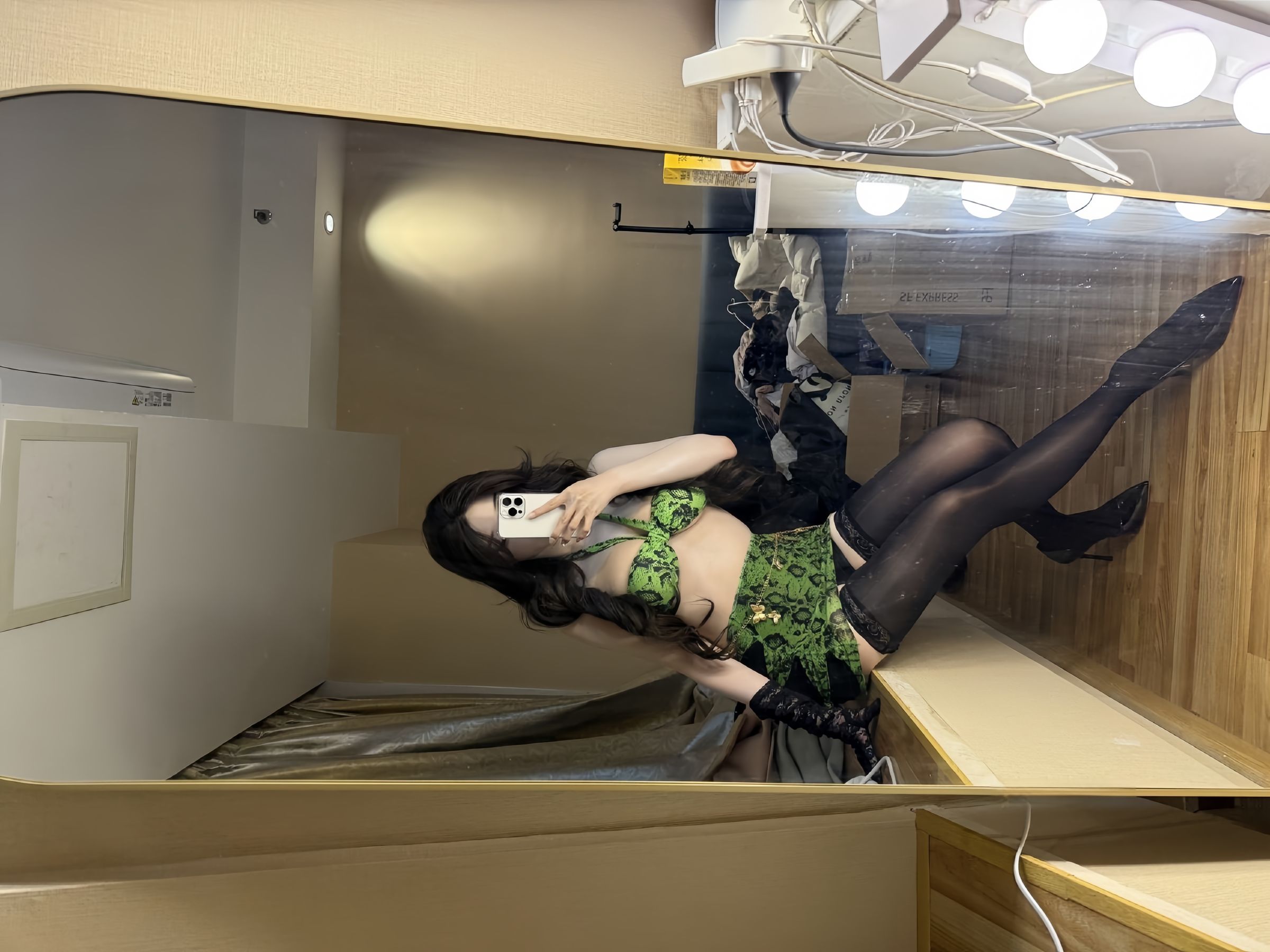 无欲无求的推土君 - 青色蛇纹/(40P)