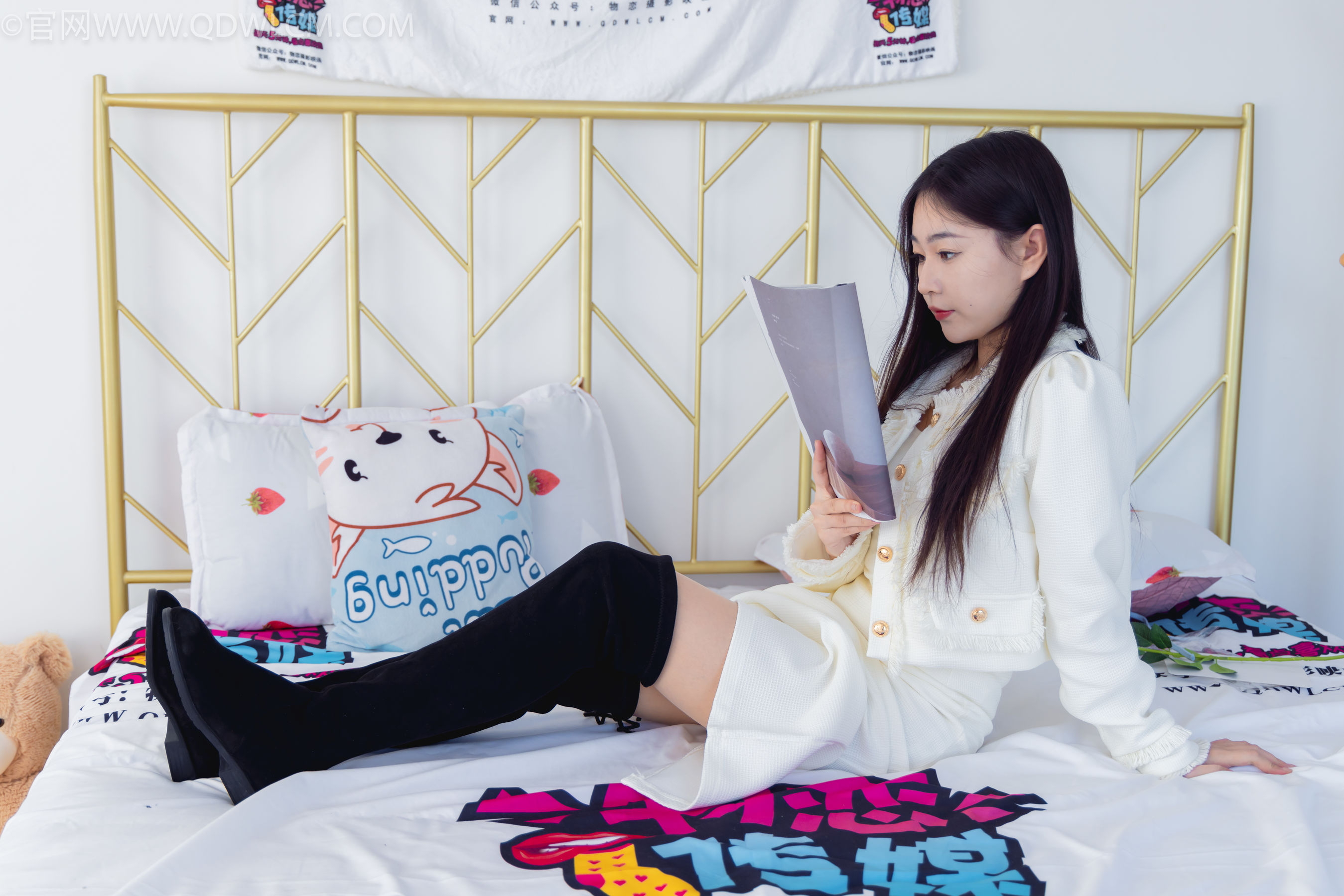 物恋传媒 No.2335 美兔 - 布鞋、长靴、白棉袜、薄肉丝/(227P)