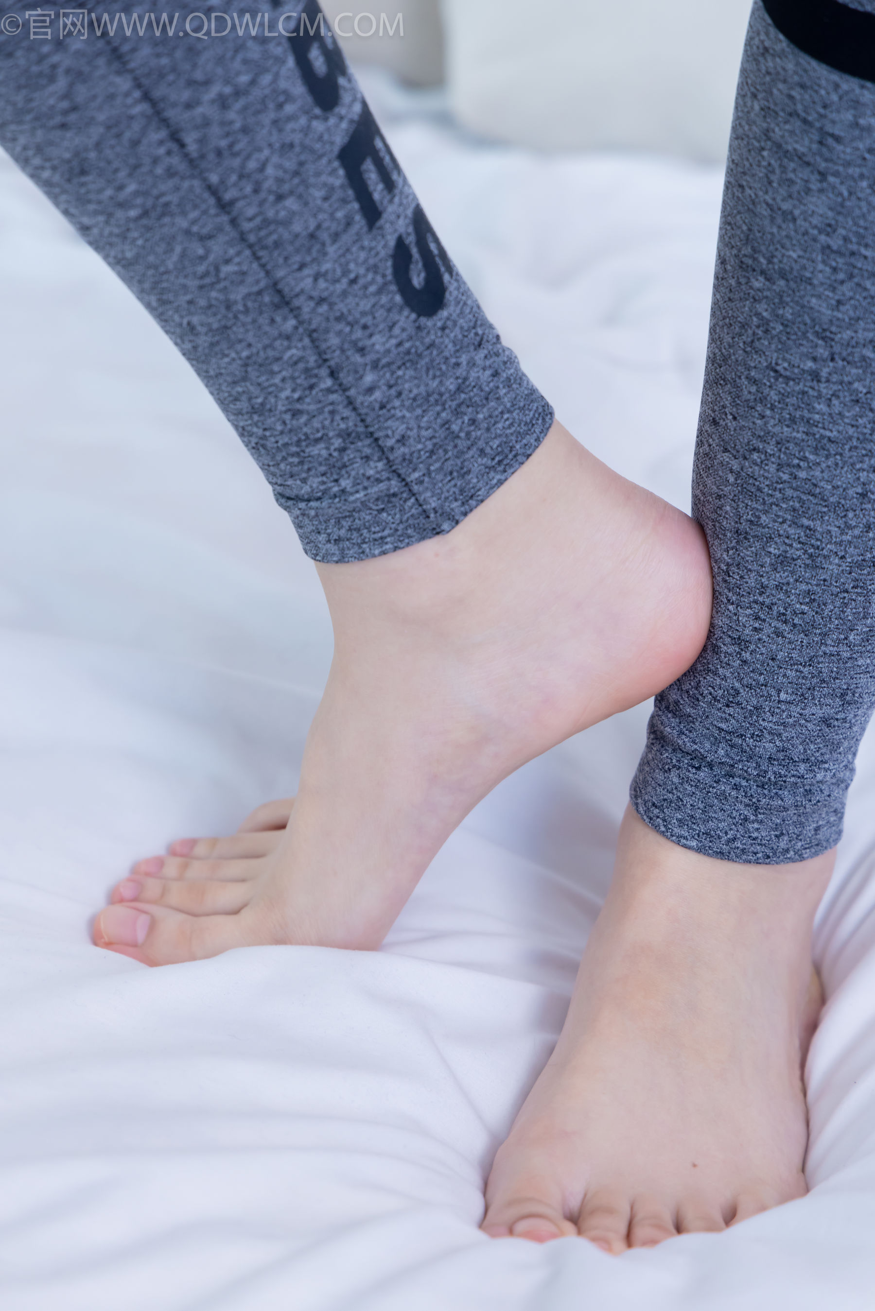 物恋传媒 No.2339 婷婷 - 长靴、白棉袜、裸足/(175P)