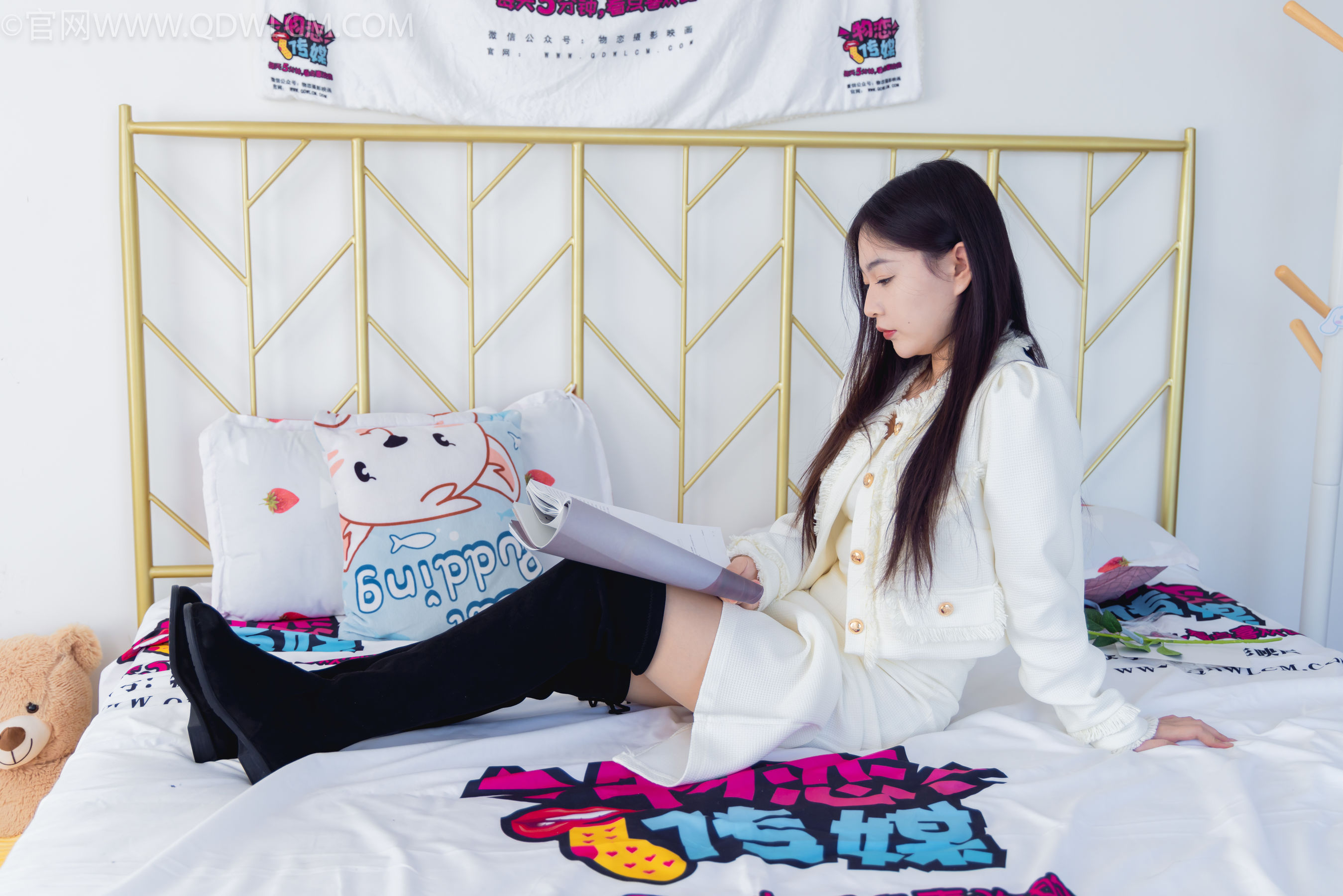 物恋传媒 No.2335 美兔 - 布鞋、长靴、白棉袜、薄肉丝/(227P)