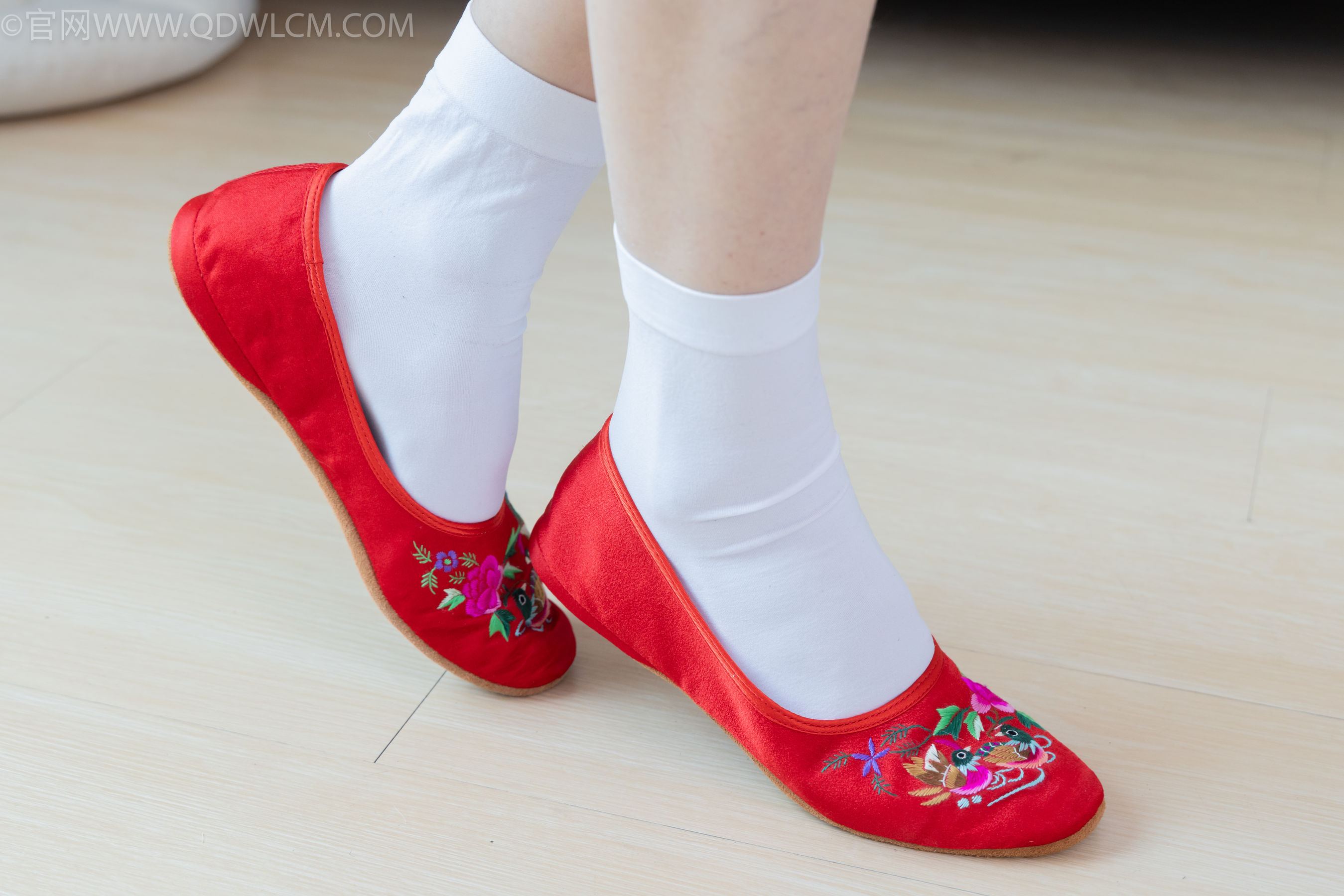 物恋传媒 No.2328 绒绒 - 汉服、布鞋、白棉袜、红色船袜/(174P)