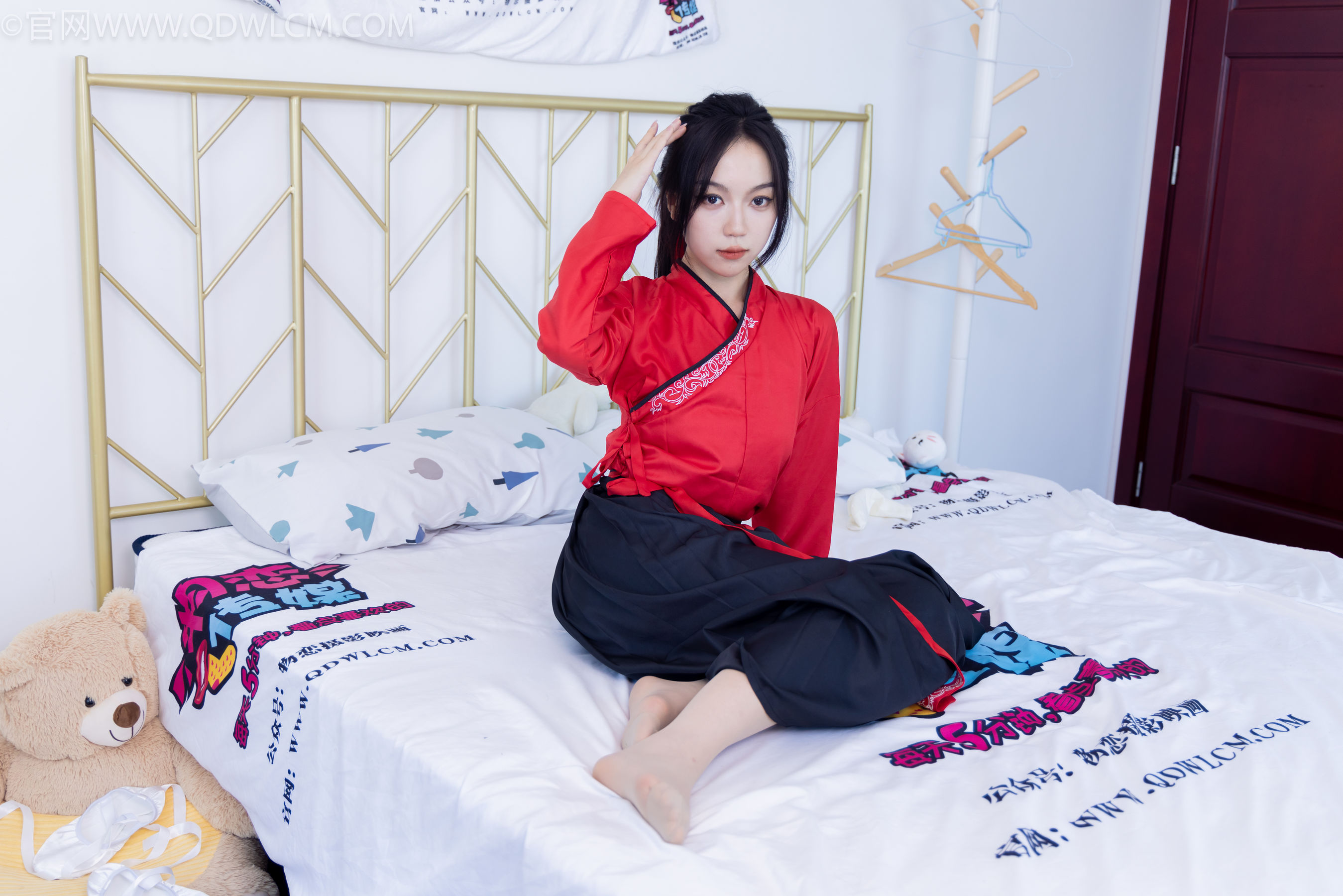 物恋传媒 No.2330 纱纱 - 汉服、皮鞋、白棉袜、薄肉丝/(219P)