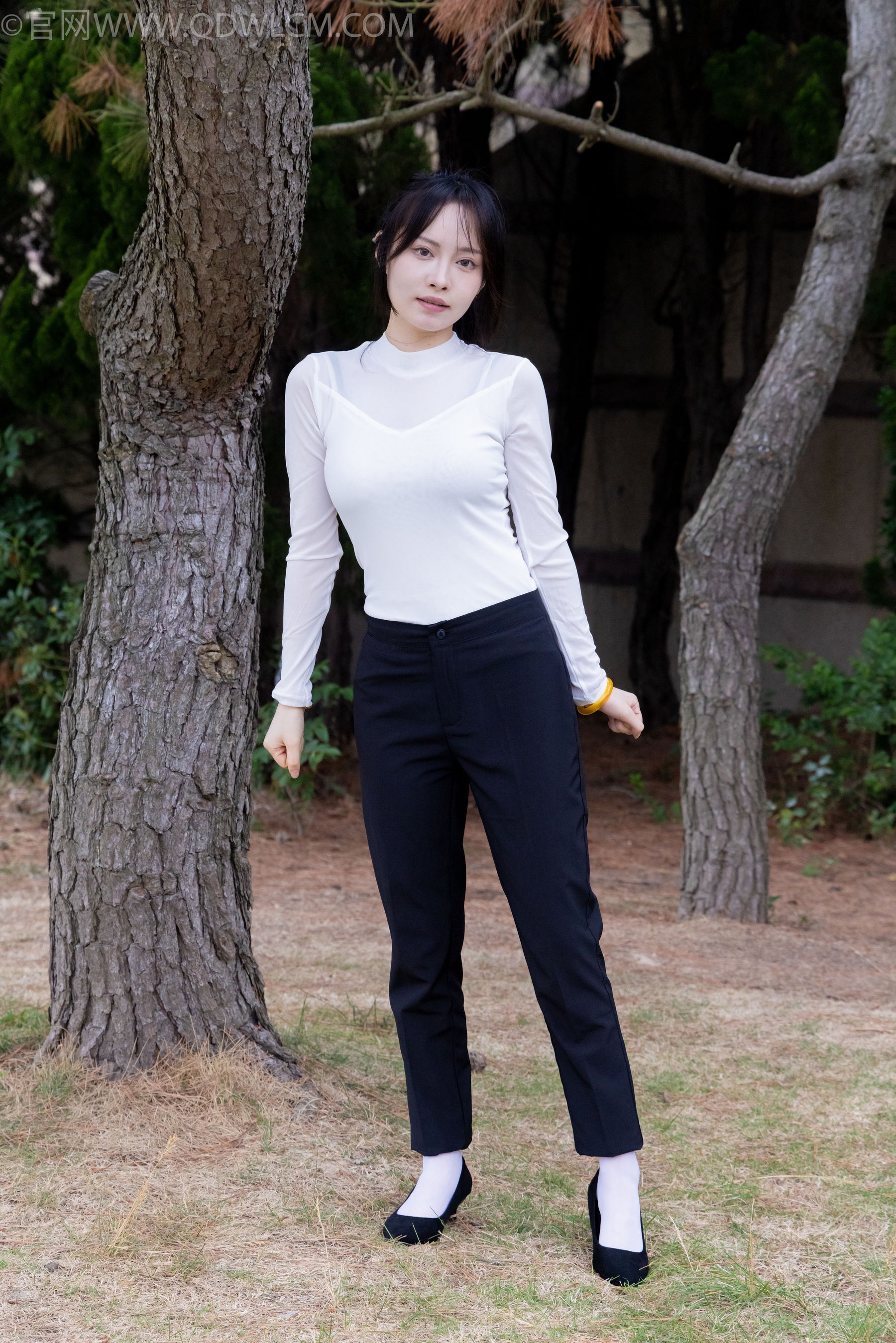 物恋传媒 No.2337 小酒 - 高跟鞋、短黑丝、短白丝/(315P)