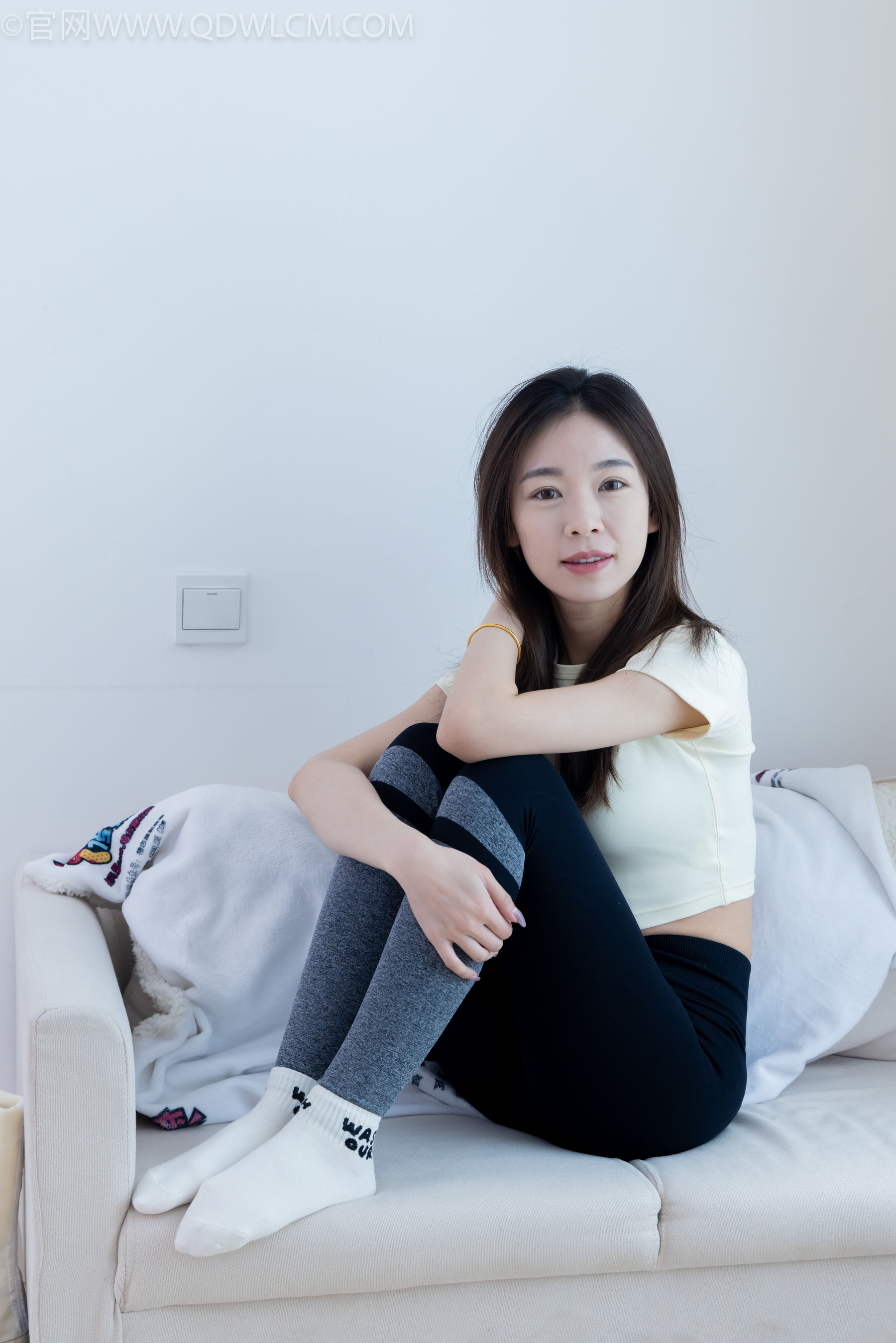 物恋传媒 No.2339 婷婷 - 长靴、白棉袜、裸足/(175P)