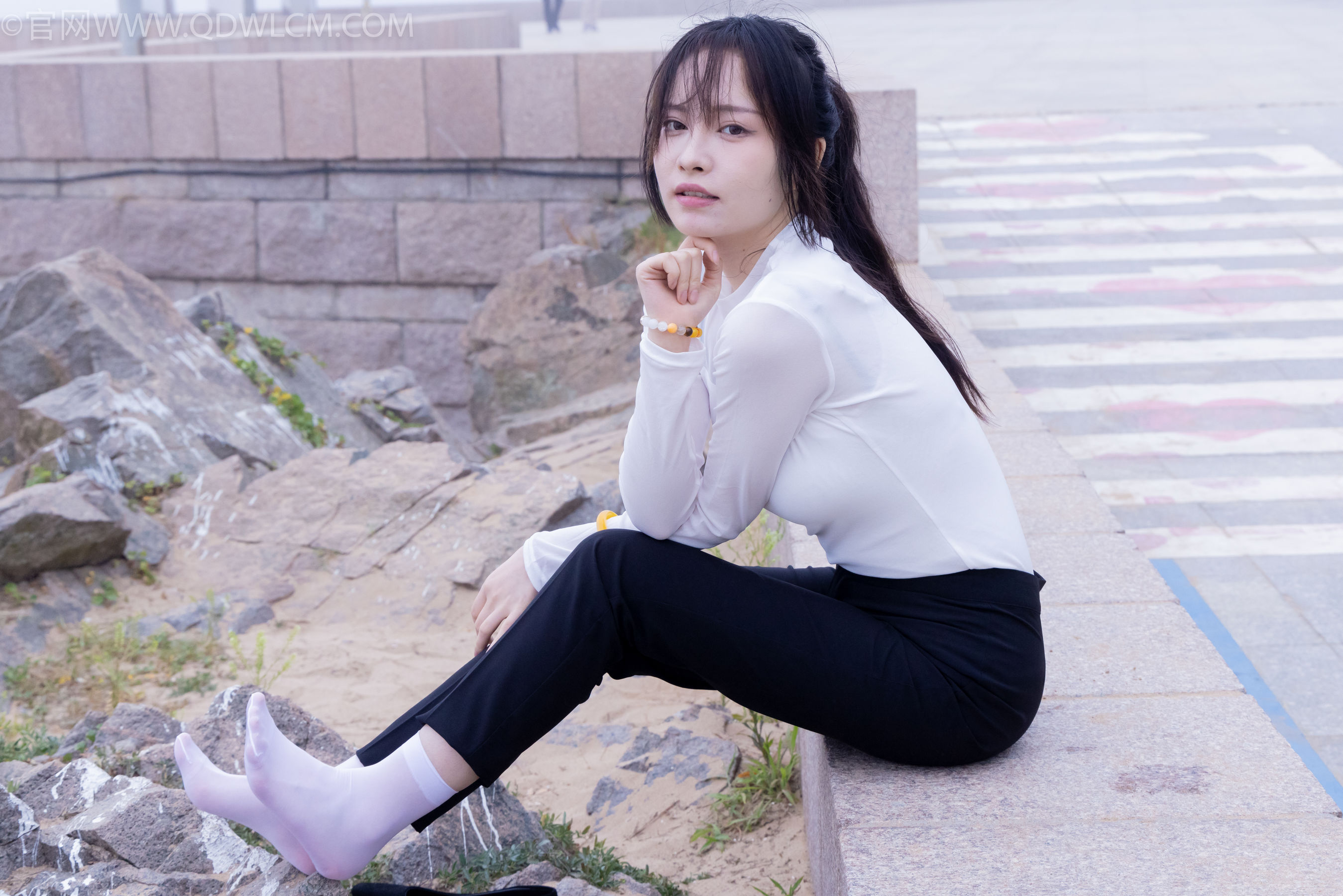 物恋传媒 No.2337 小酒 - 高跟鞋、短黑丝、短白丝/(315P)