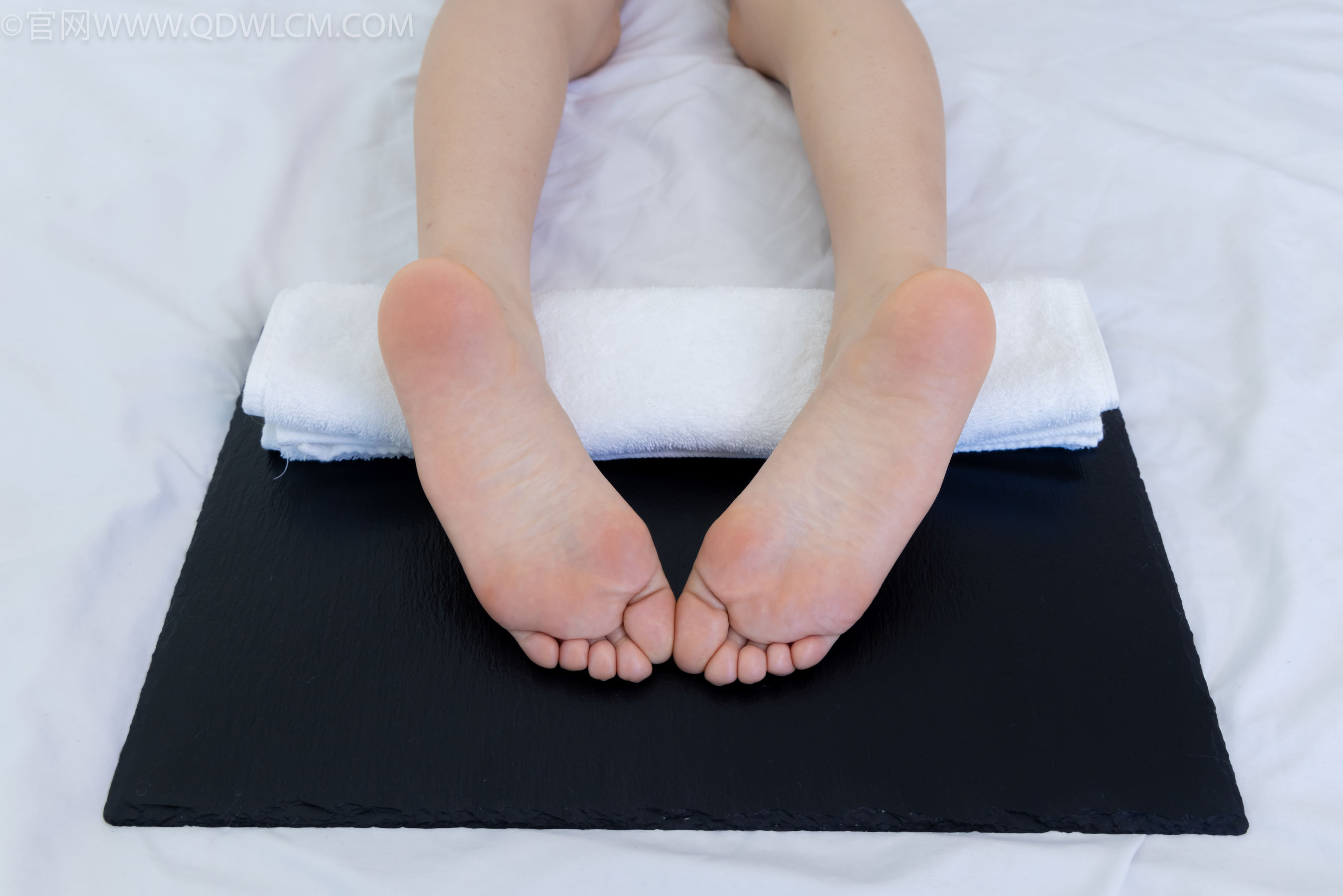 物恋传媒 No.2334 嘉木 - 运动鞋、厚白丝、裸足、裸足/(242P)