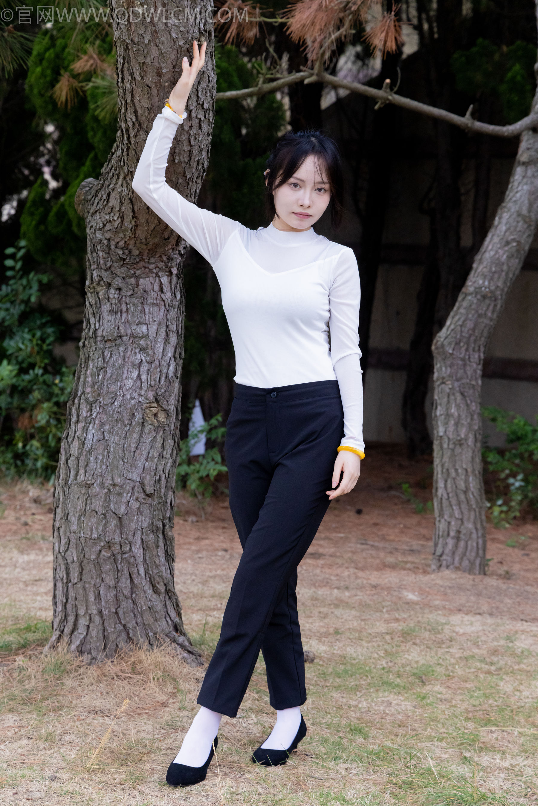 物恋传媒 No.2337 小酒 - 高跟鞋、短黑丝、短白丝/(315P)