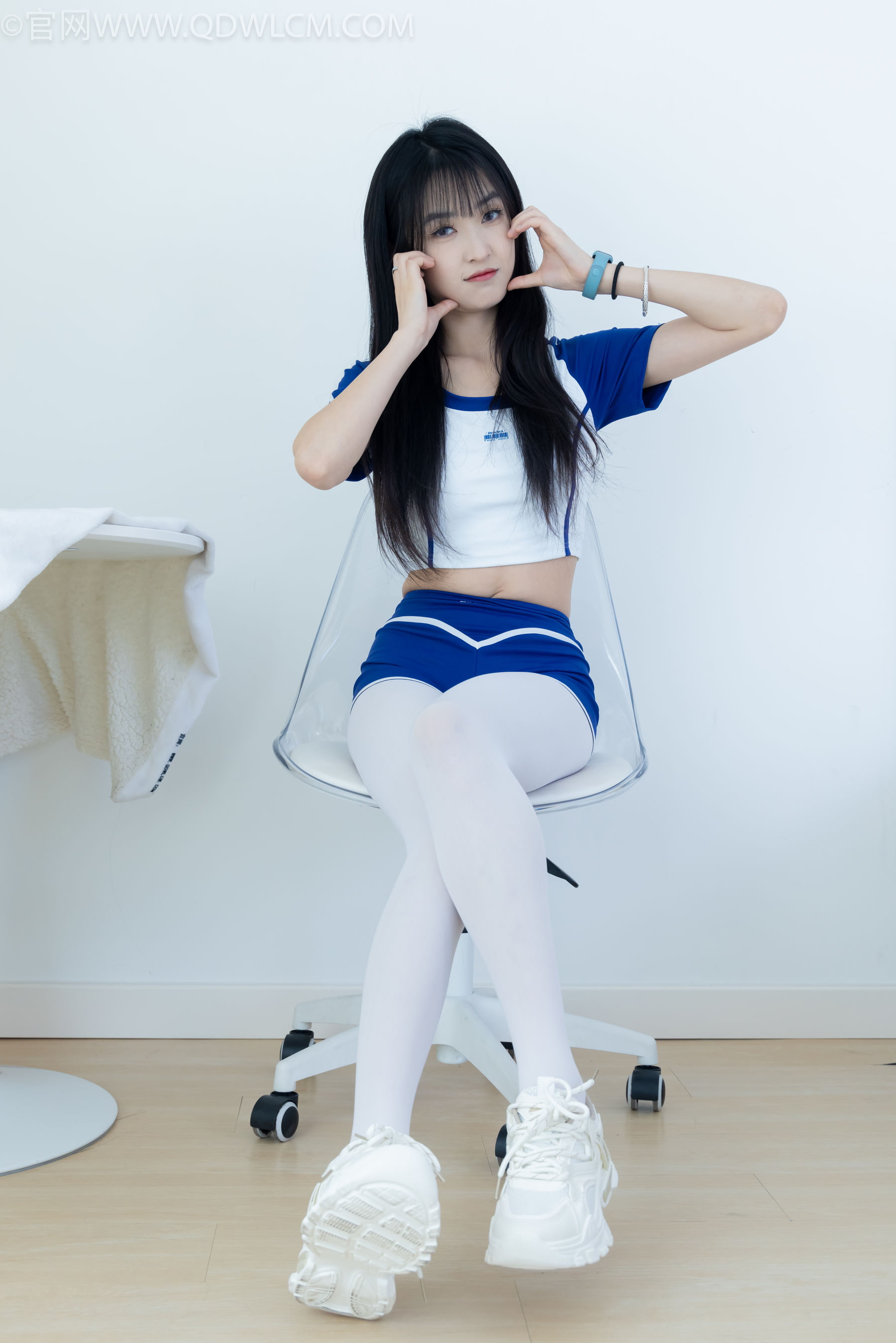 物恋传媒 No.2334 嘉木 - 运动鞋、厚白丝、裸足、裸足/(242P)