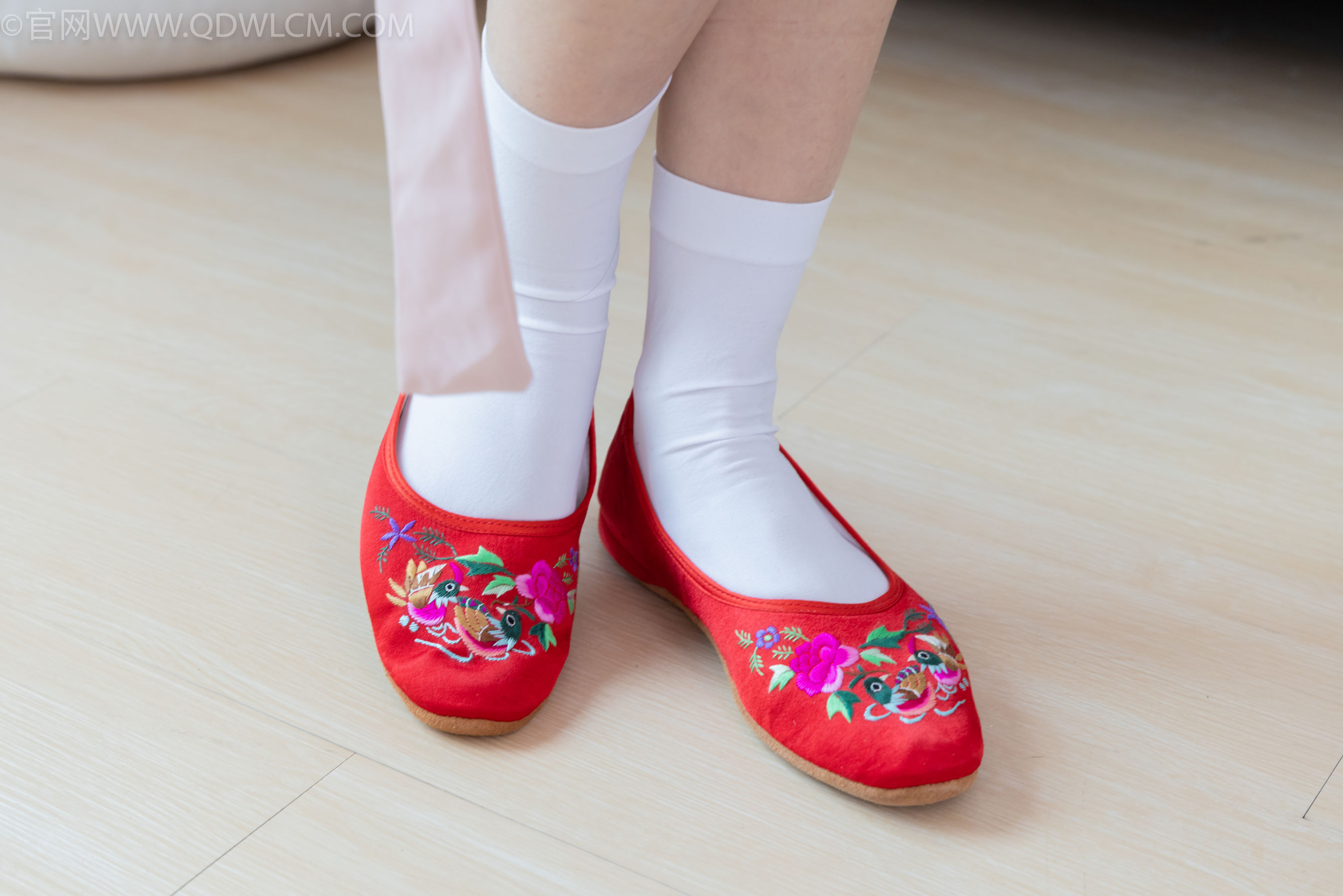 物恋传媒 No.2328 绒绒 - 汉服、布鞋、白棉袜、红色船袜/(174P)