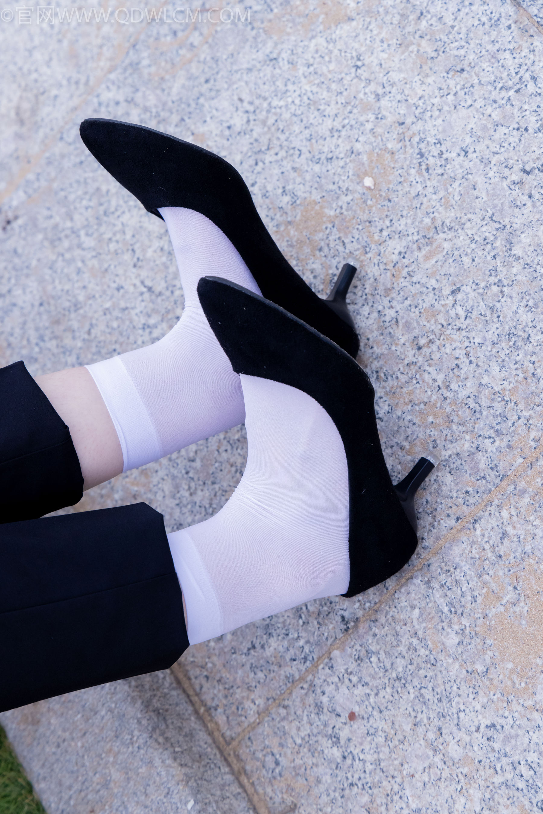 物恋传媒 No.2337 小酒 - 高跟鞋、短黑丝、短白丝/(315P)