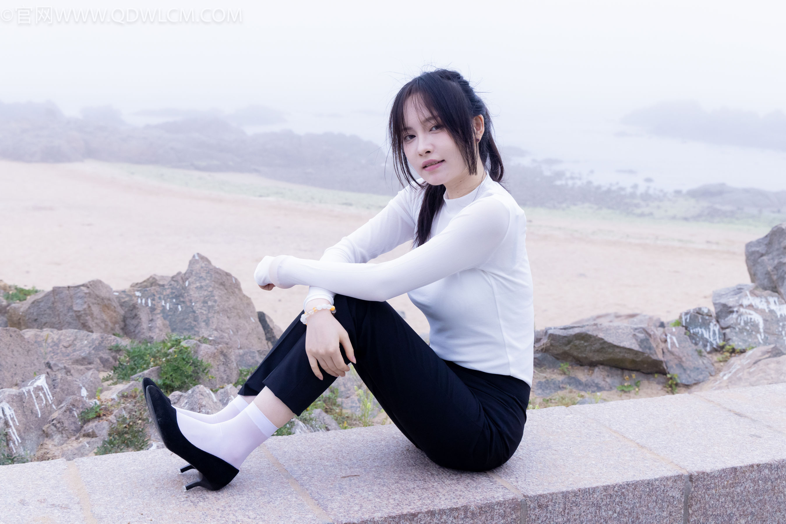 物恋传媒 No.2337 小酒 - 高跟鞋、短黑丝、短白丝/(315P)