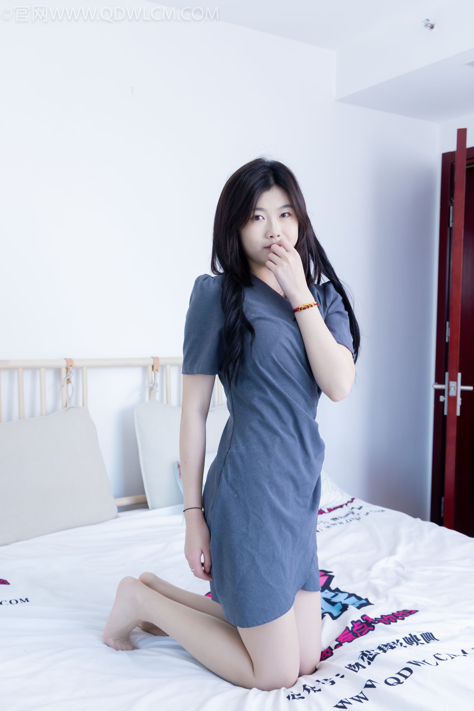 物恋传媒 No.2336 樱桃 - 三双高跟鞋、薄肉丝、裸足/(164P)