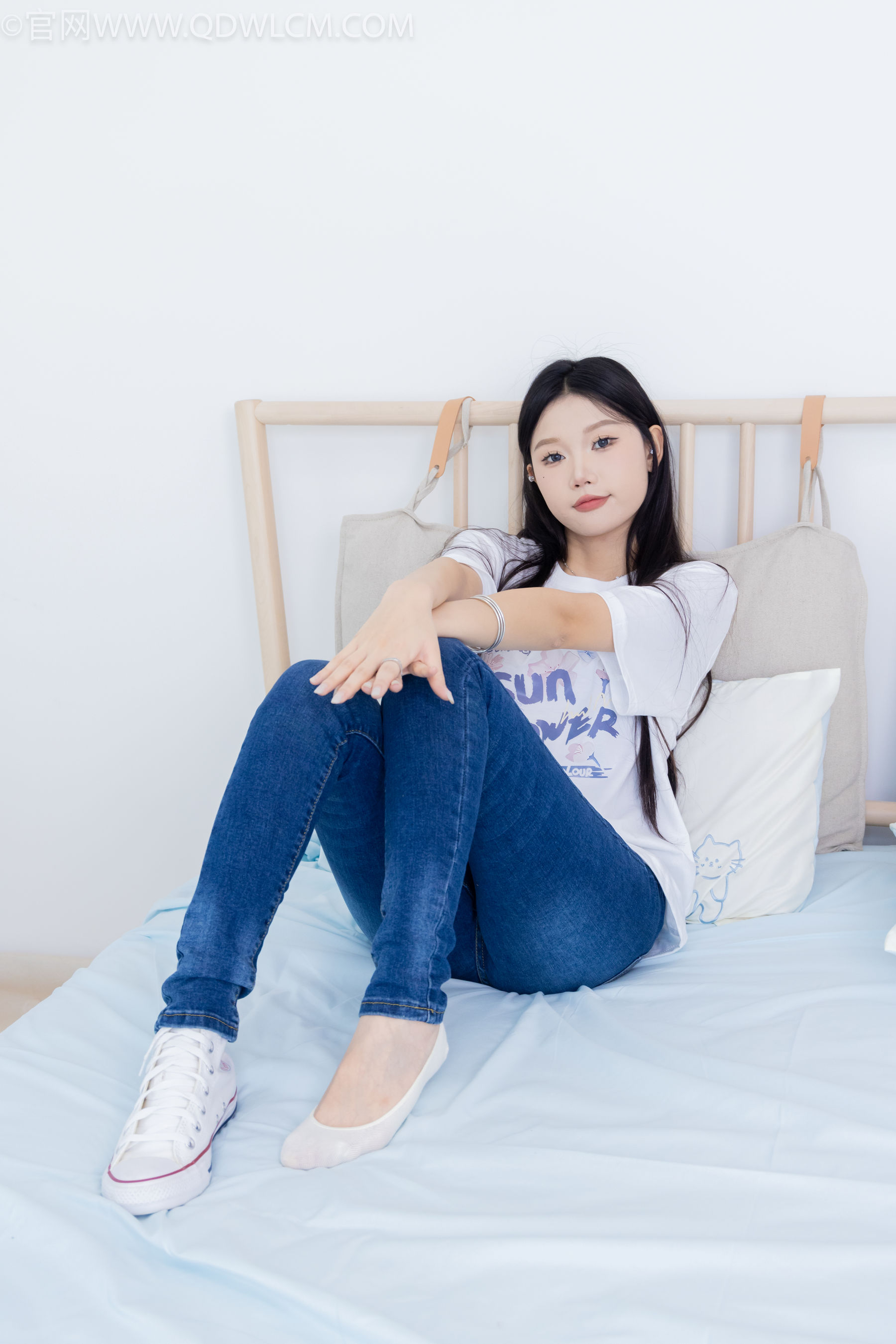 物恋传媒 No.2329 小竹 - 帆布鞋、白船袜、肚子疼揉肚子剧情/(158P)