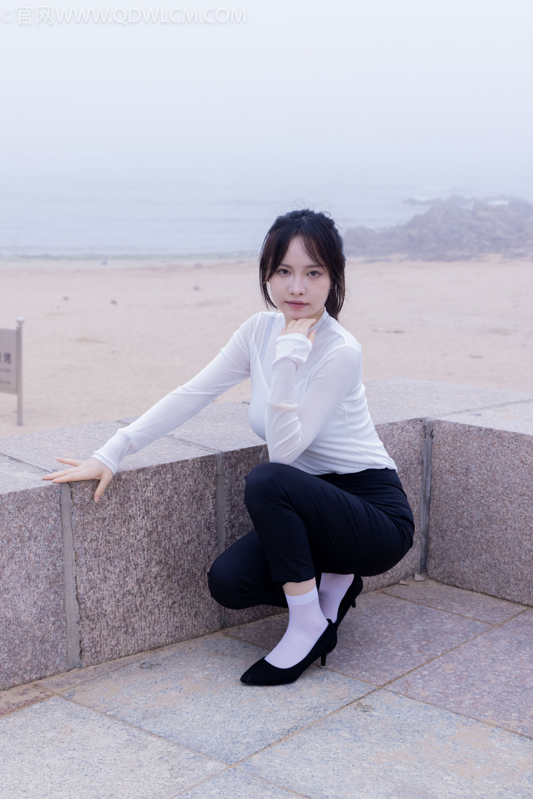 物恋传媒 No.2337 小酒 - 高跟鞋、短黑丝、短白丝/(315P)