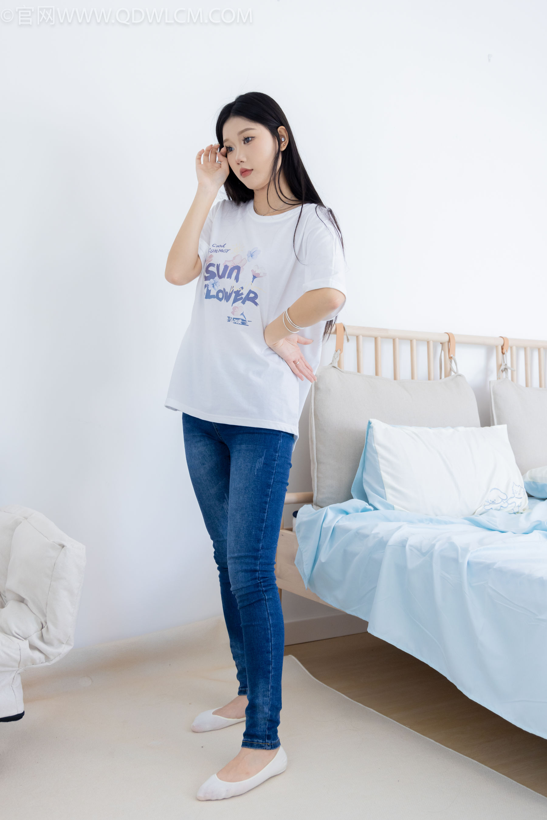 物恋传媒 No.2329 小竹 - 帆布鞋、白船袜、肚子疼揉肚子剧情/(158P)