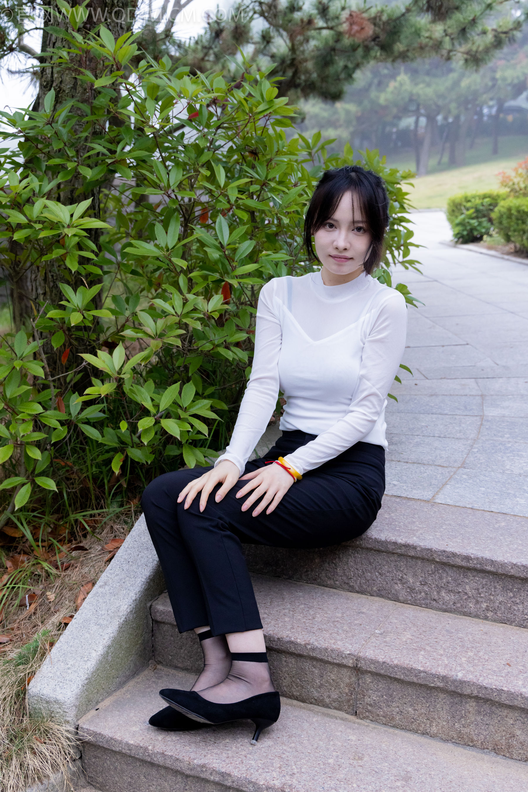 物恋传媒 No.2337 小酒 - 高跟鞋、短黑丝、短白丝/(315P)