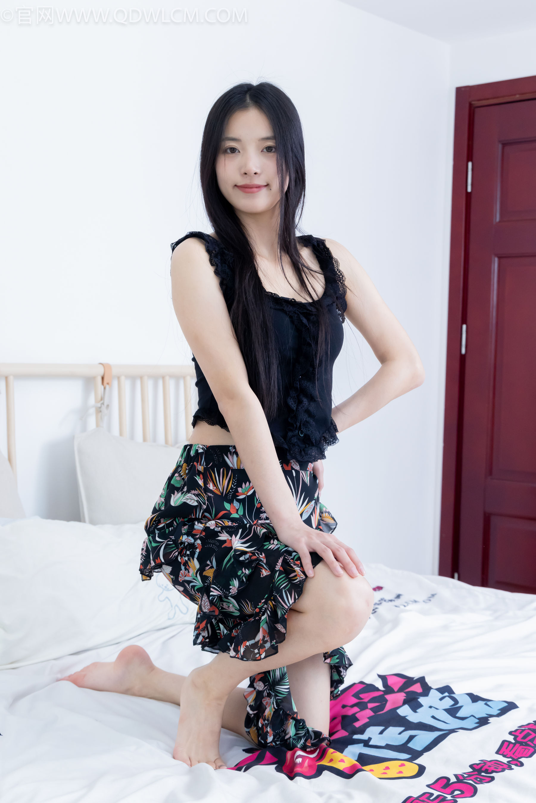 物恋传媒 No.2332 茯苓 - 短靴、短黑丝、裸足/(184P)