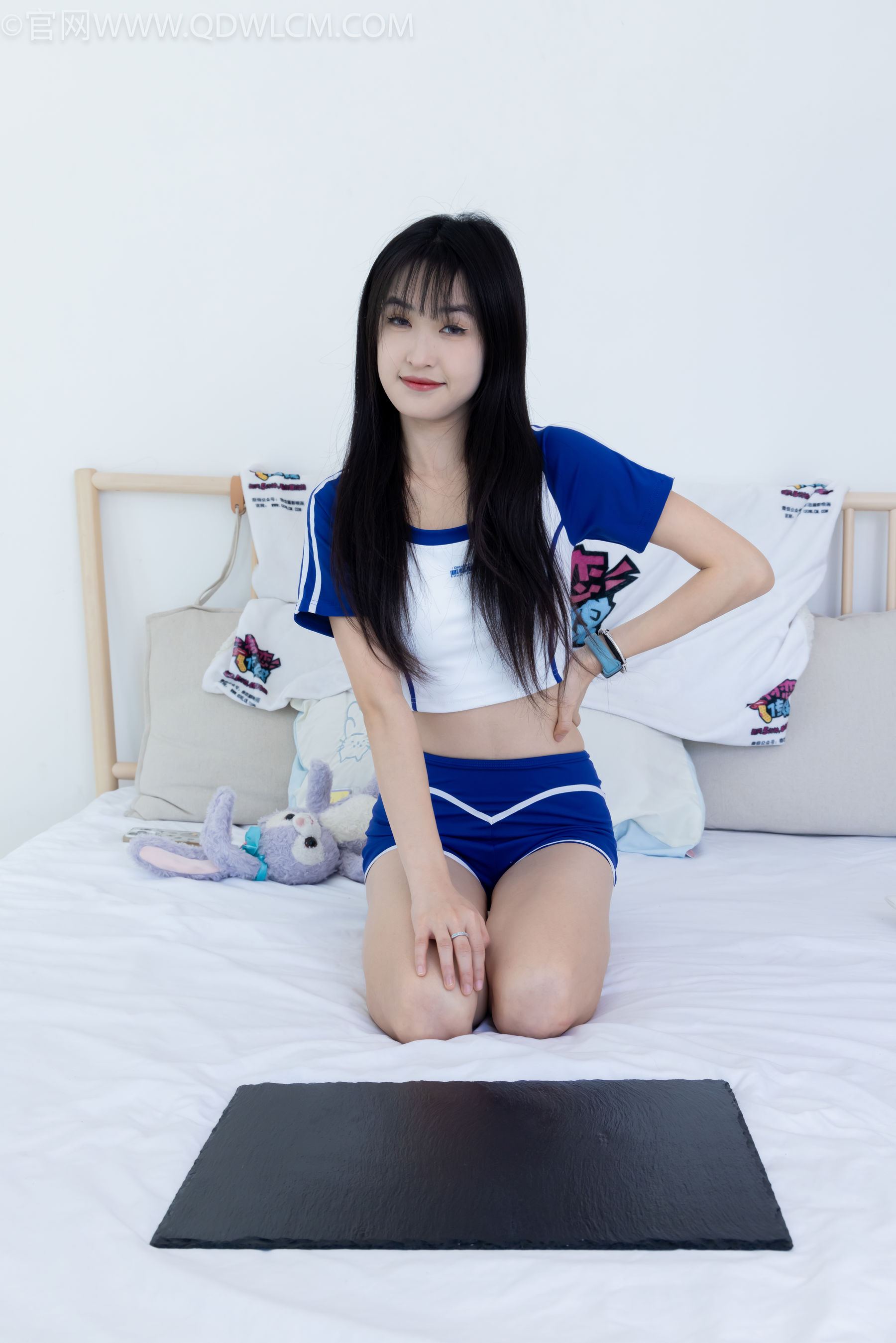 物恋传媒 No.2334 嘉木 - 运动鞋、厚白丝、裸足、裸足/(242P)