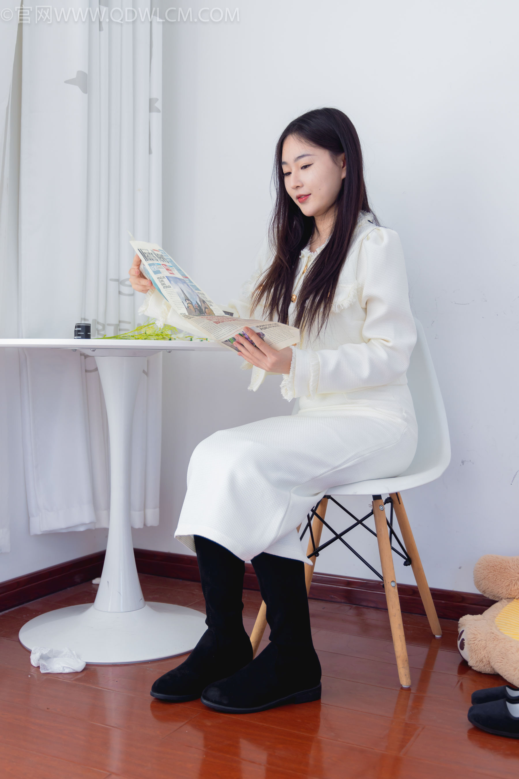 物恋传媒 No.2335 美兔 - 布鞋、长靴、白棉袜、薄肉丝/(227P)