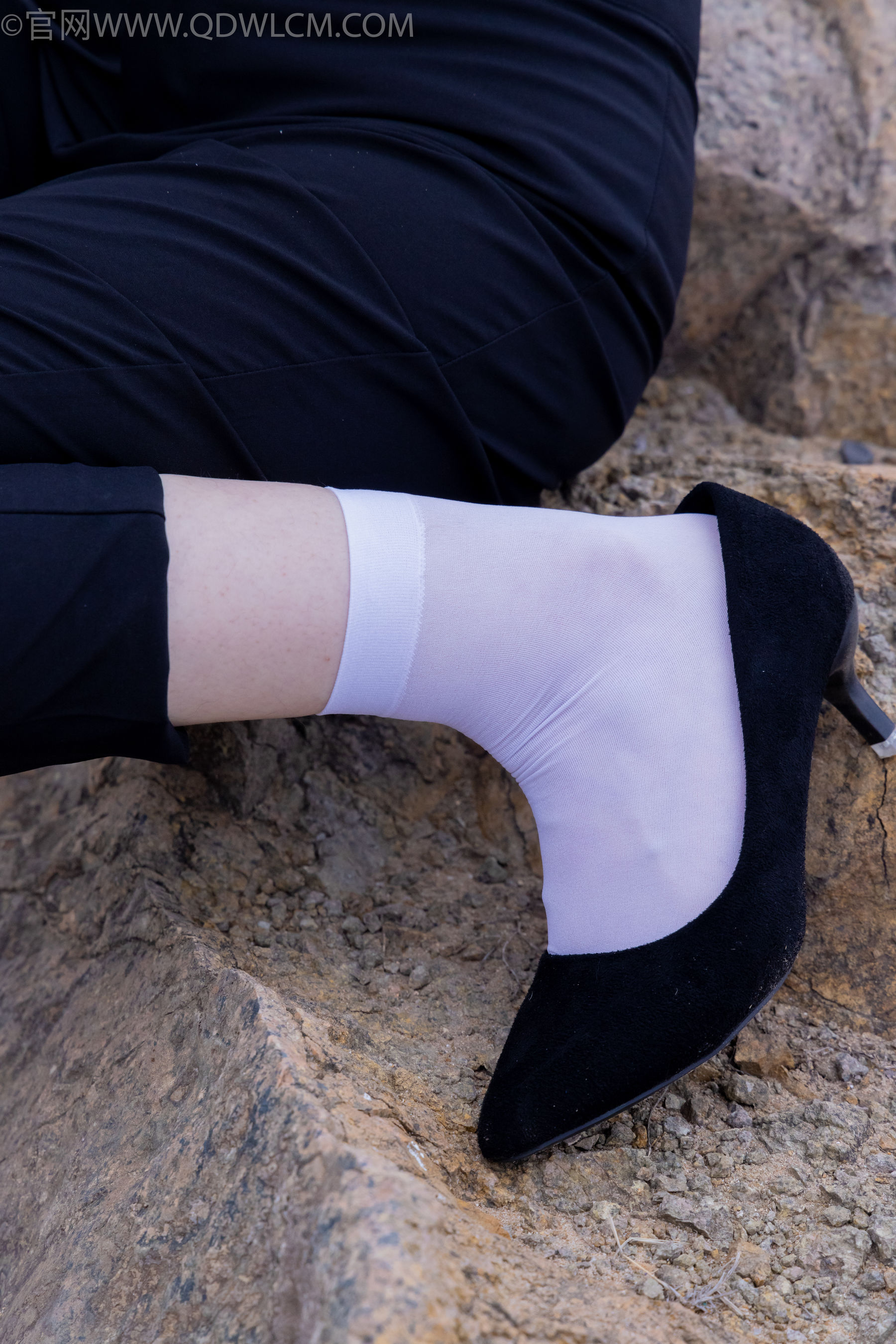 物恋传媒 No.2337 小酒 - 高跟鞋、短黑丝、短白丝/(315P)