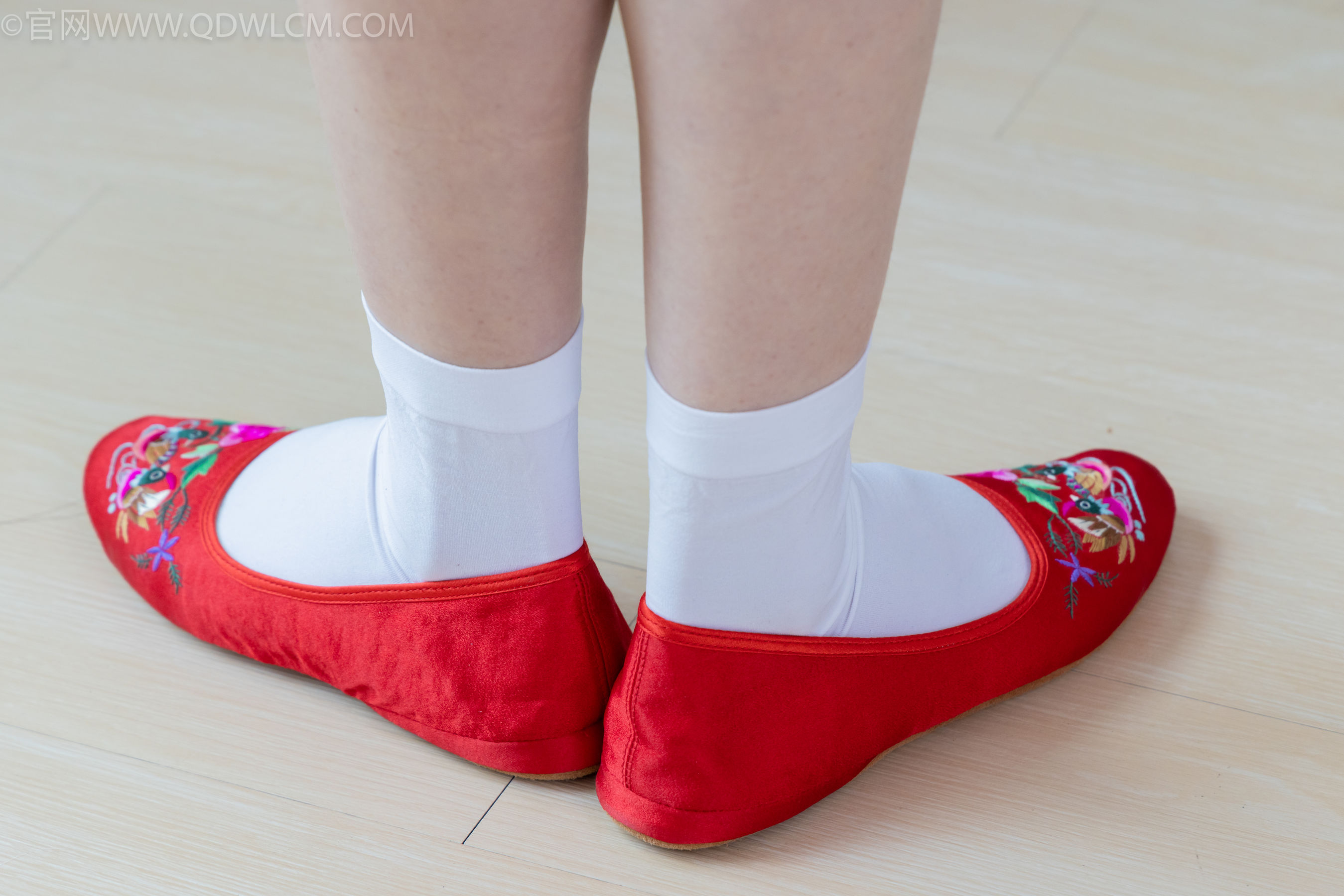 物恋传媒 No.2328 绒绒 - 汉服、布鞋、白棉袜、红色船袜/(174P)