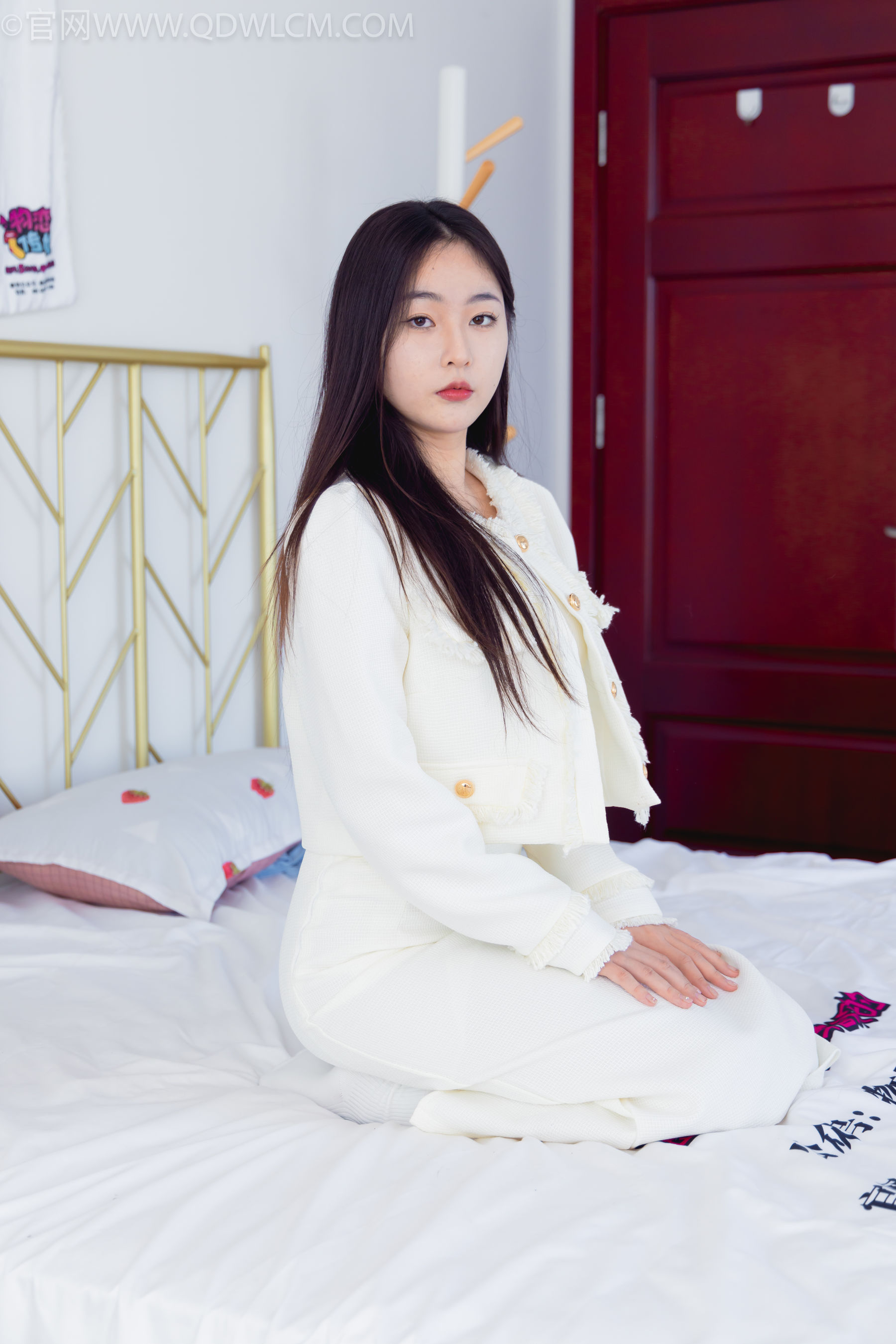 物恋传媒 No.2335 美兔 - 布鞋、长靴、白棉袜、薄肉丝/(227P)