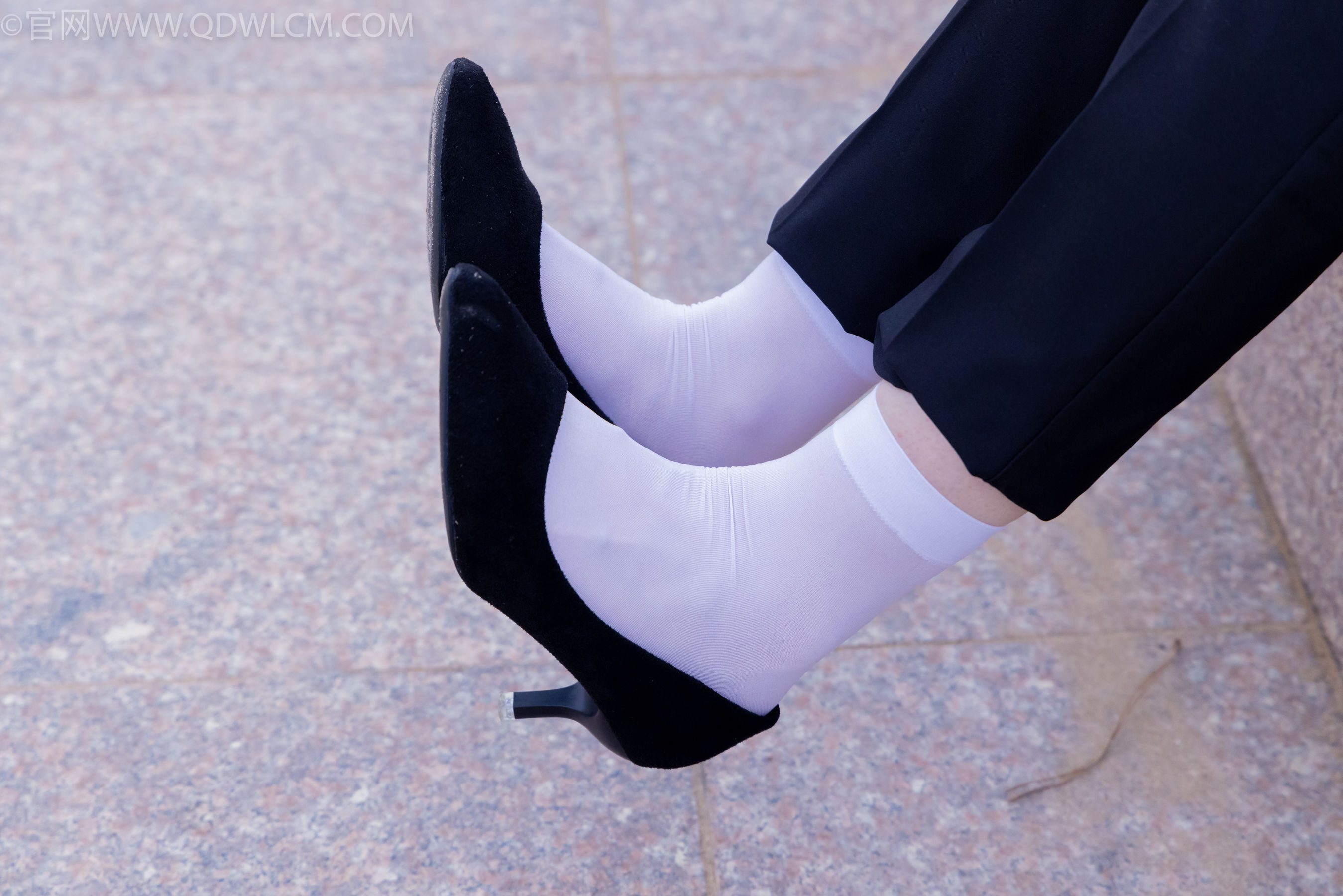 物恋传媒 No.2337 小酒 - 高跟鞋、短黑丝、短白丝/(315P)