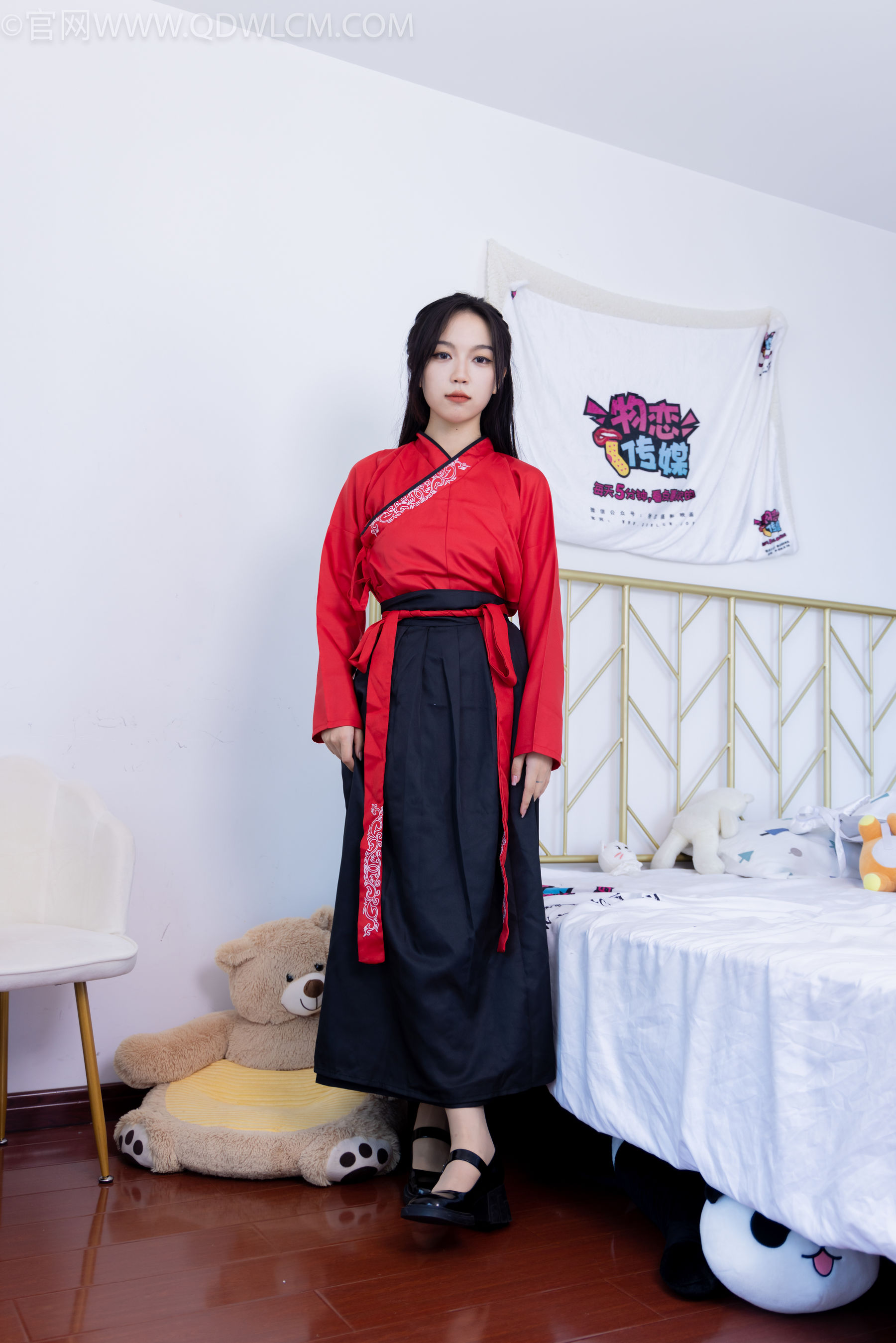 物恋传媒 No.2330 纱纱 - 汉服、皮鞋、白棉袜、薄肉丝/(219P)