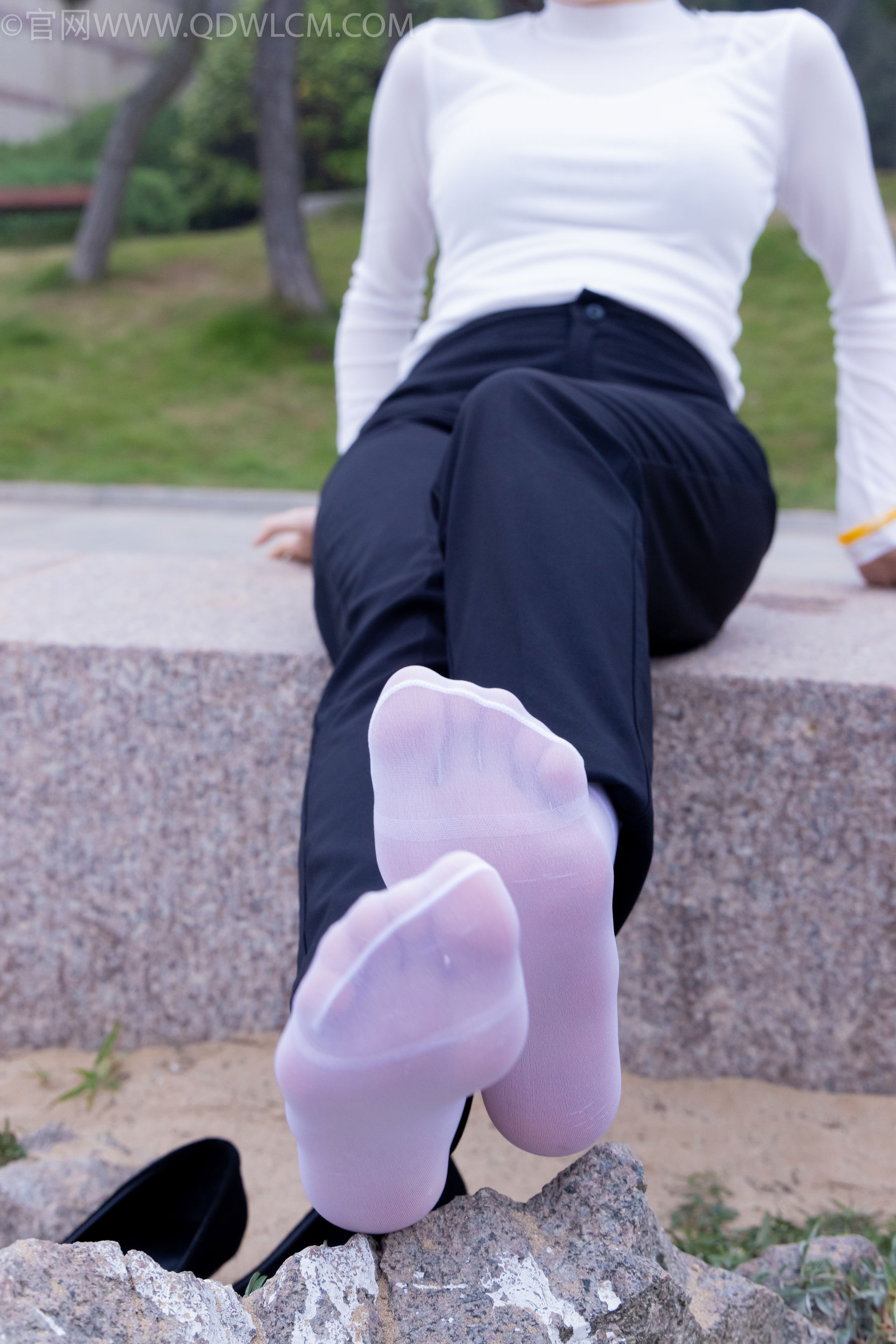 物恋传媒 No.2337 小酒 - 高跟鞋、短黑丝、短白丝/(315P)