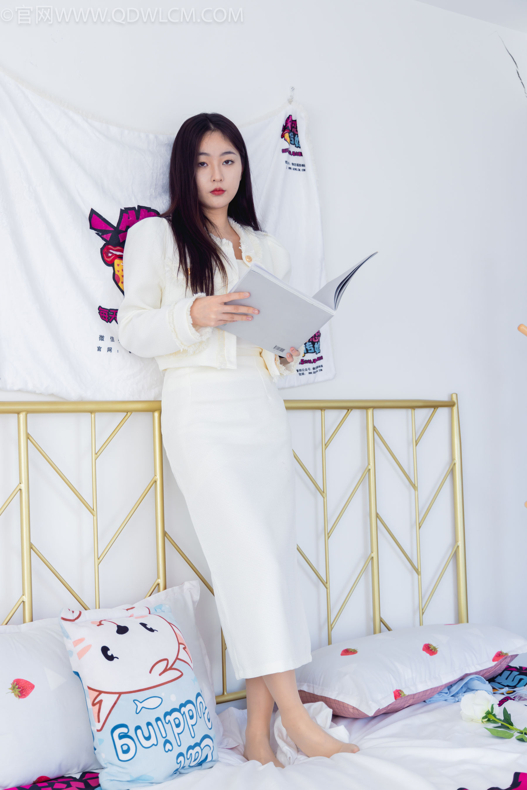 物恋传媒 No.2335 美兔 - 布鞋、长靴、白棉袜、薄肉丝/(227P)