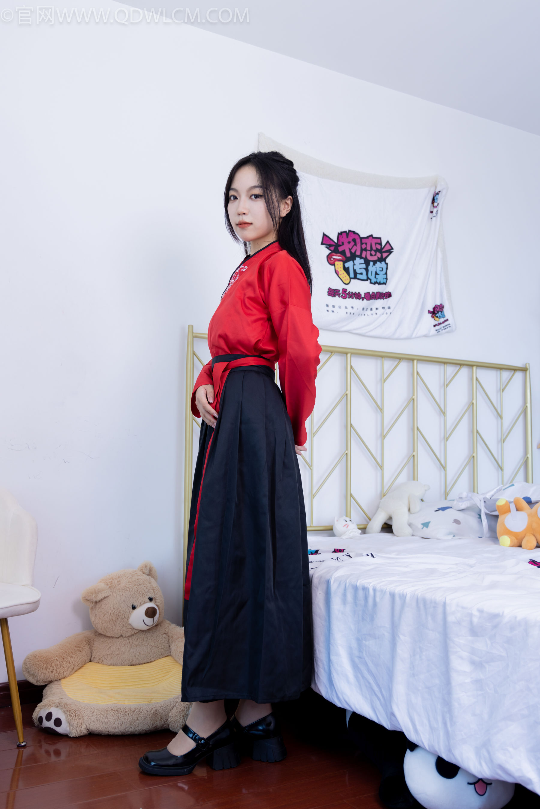 物恋传媒 No.2330 纱纱 - 汉服、皮鞋、白棉袜、薄肉丝/(219P)