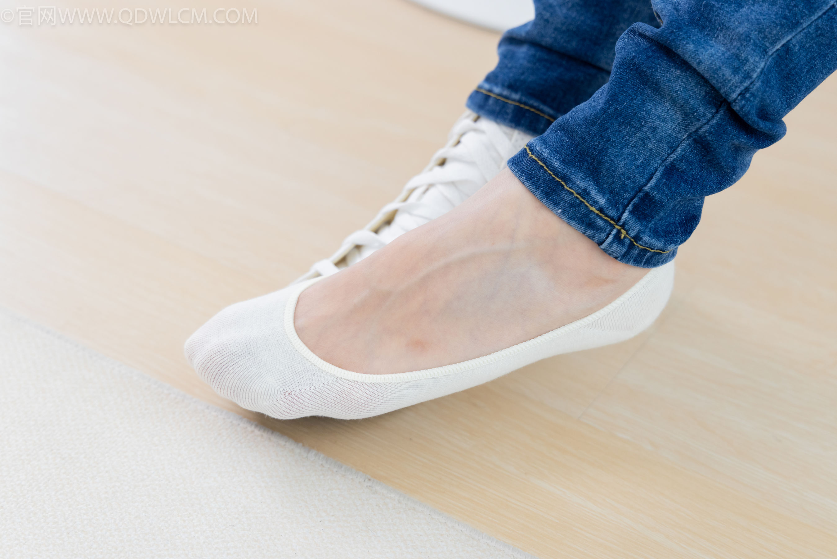 物恋传媒 No.2329 小竹 - 帆布鞋、白船袜、肚子疼揉肚子剧情/(158P)