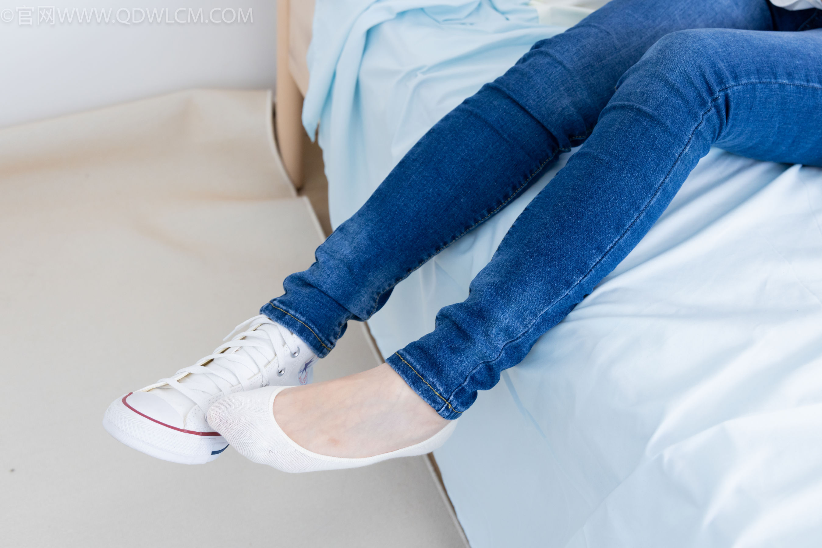 物恋传媒 No.2329 小竹 - 帆布鞋、白船袜、肚子疼揉肚子剧情/(158P)