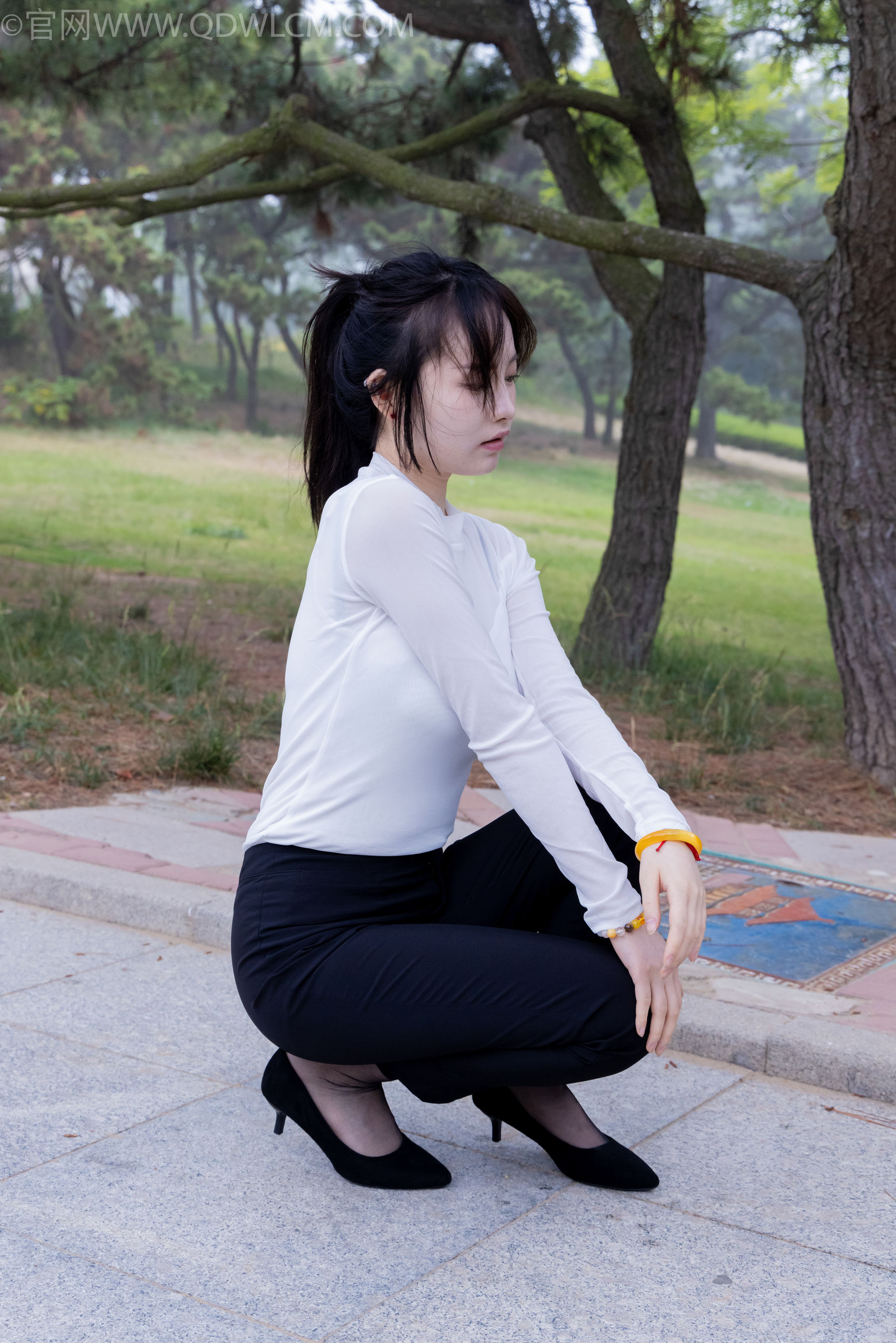 物恋传媒 No.2337 小酒 - 高跟鞋、短黑丝、短白丝/(315P)