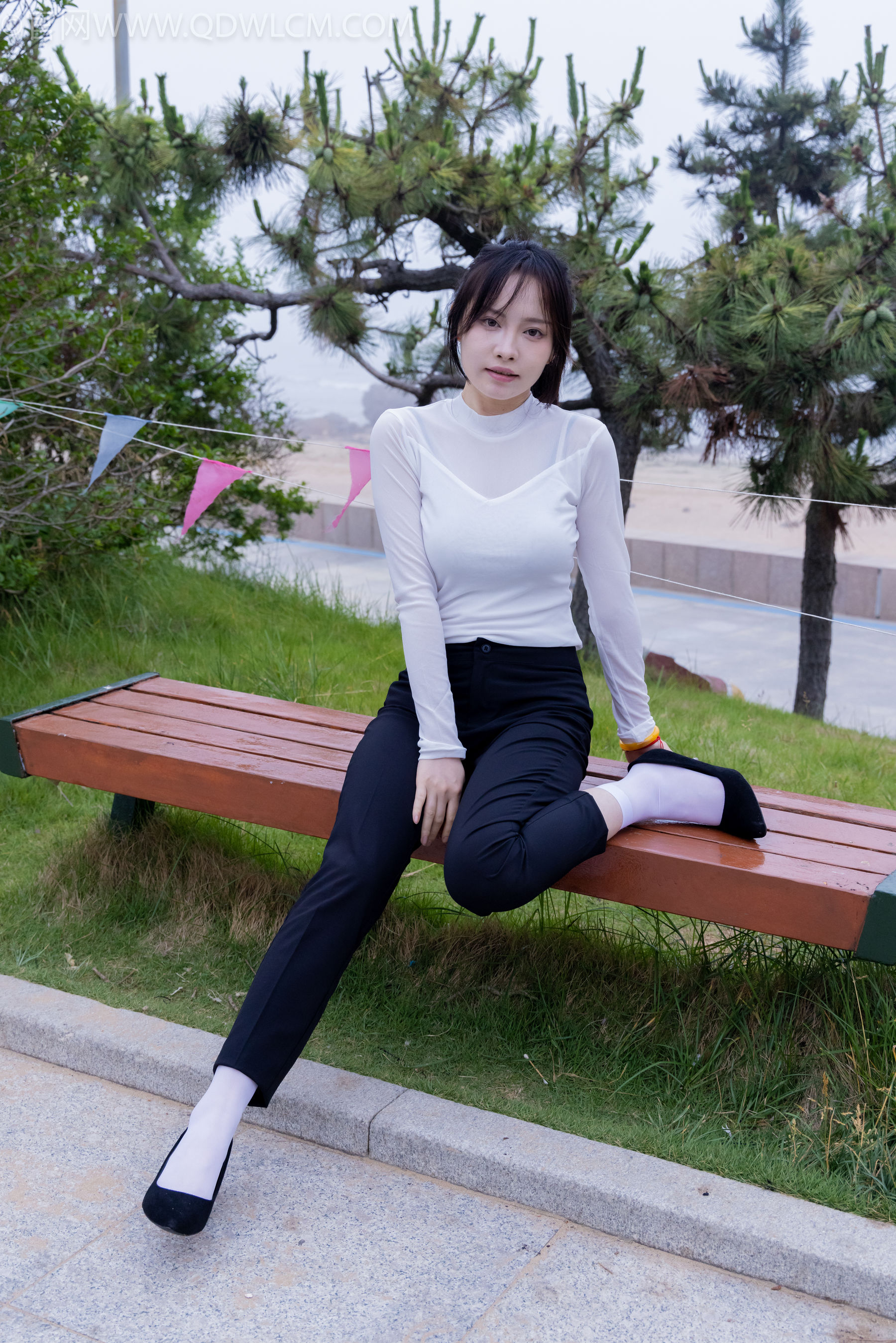 物恋传媒 No.2337 小酒 - 高跟鞋、短黑丝、短白丝/(315P)