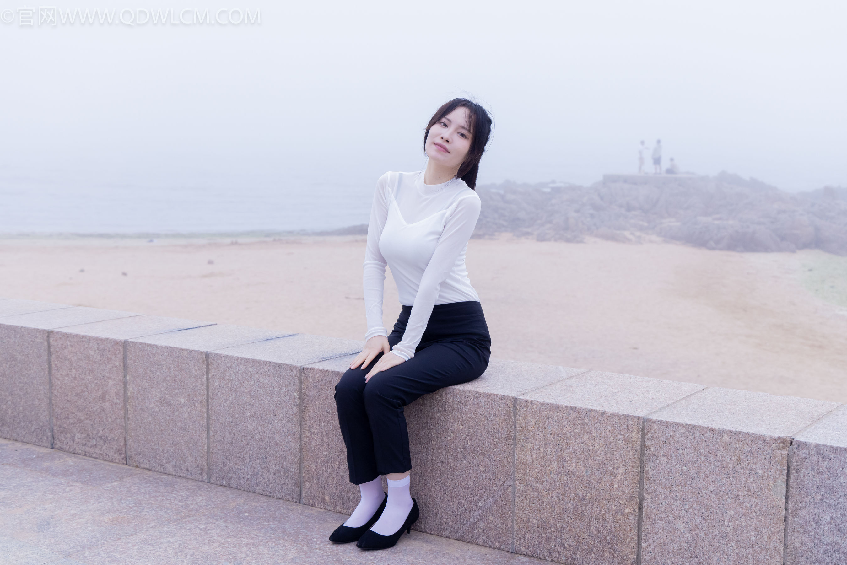 物恋传媒 No.2337 小酒 - 高跟鞋、短黑丝、短白丝/(315P)