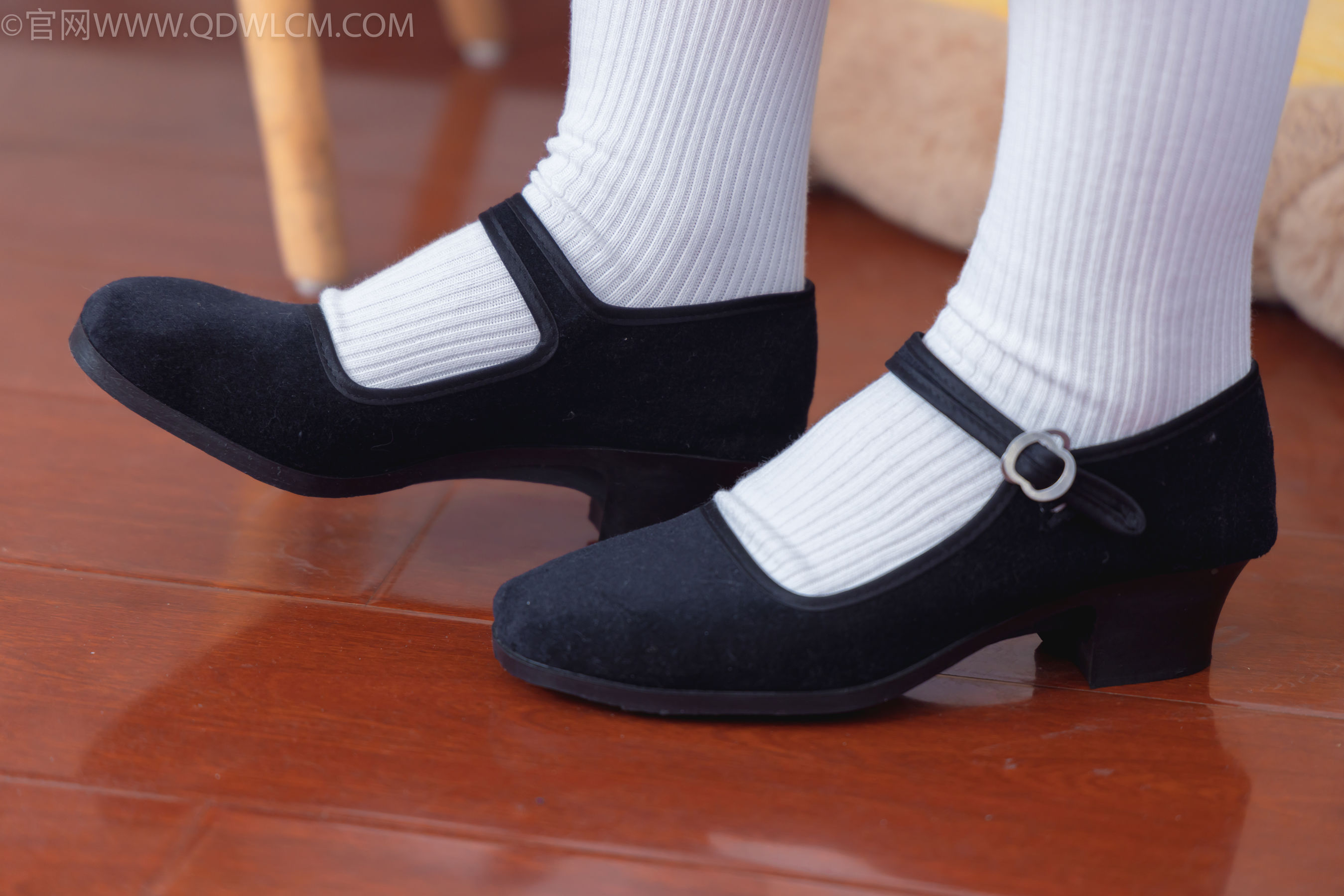 物恋传媒 No.2335 美兔 - 布鞋、长靴、白棉袜、薄肉丝/(227P)