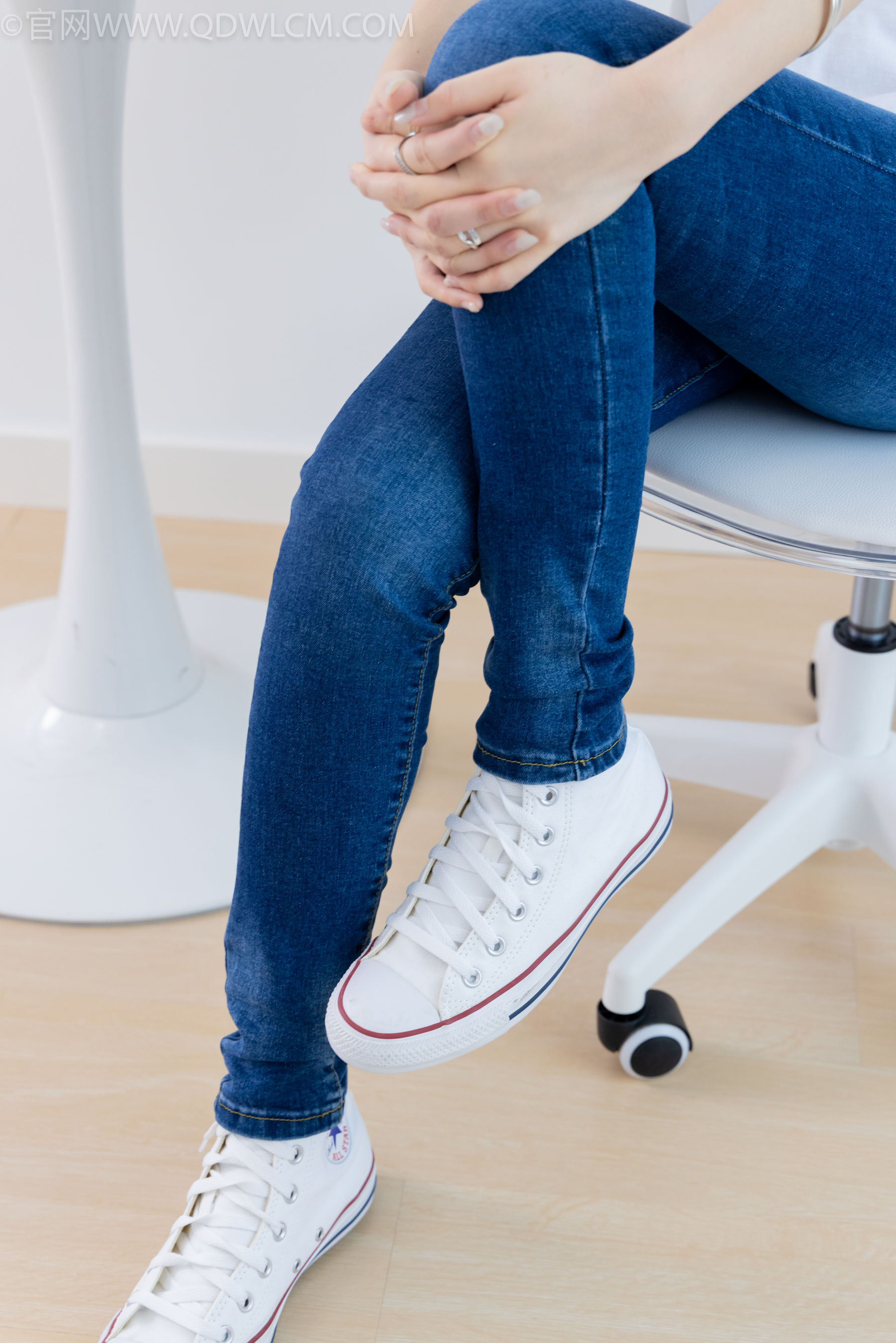 物恋传媒 No.2329 小竹 - 帆布鞋、白船袜、肚子疼揉肚子剧情/(158P)