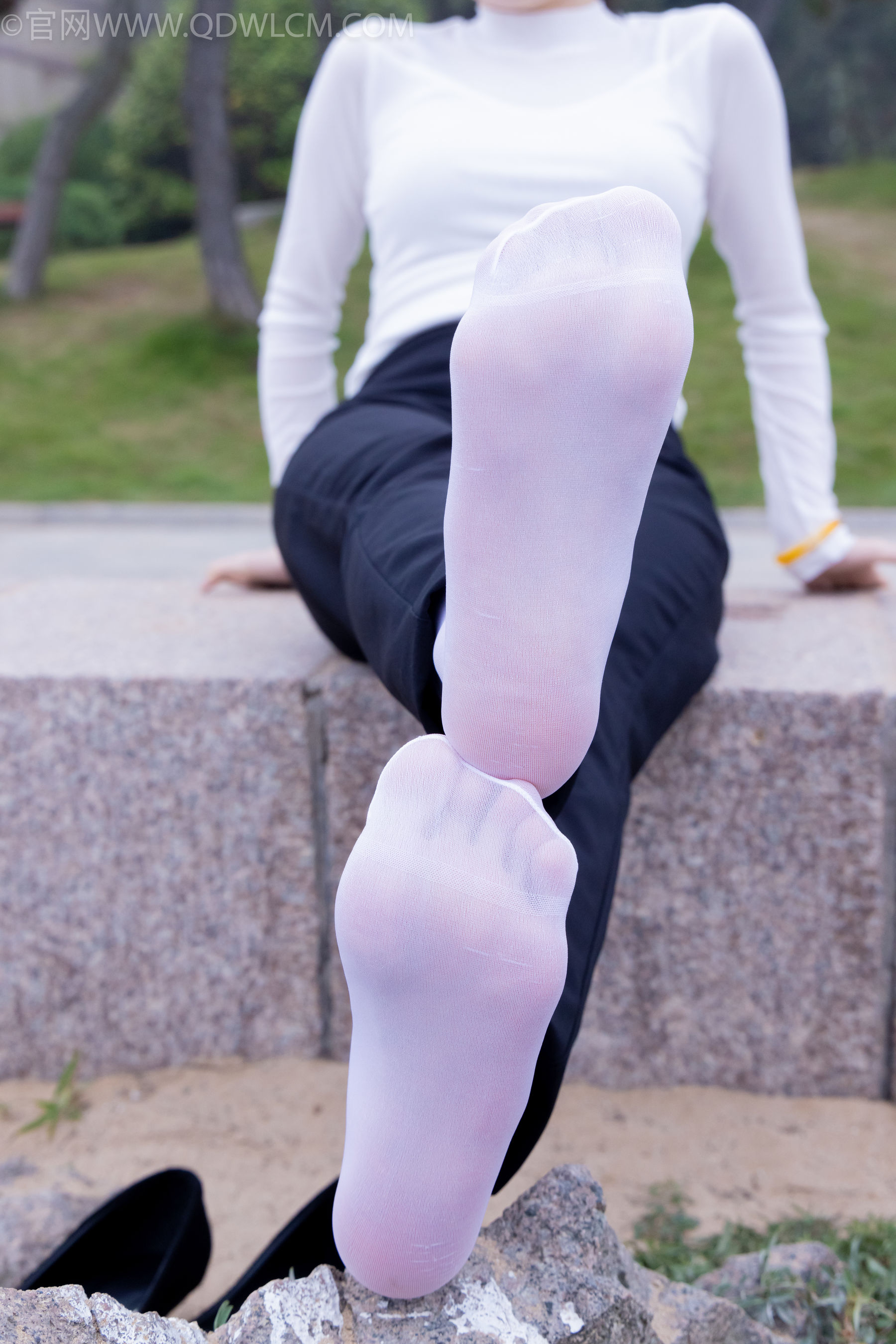 物恋传媒 No.2337 小酒 - 高跟鞋、短黑丝、短白丝/(315P)