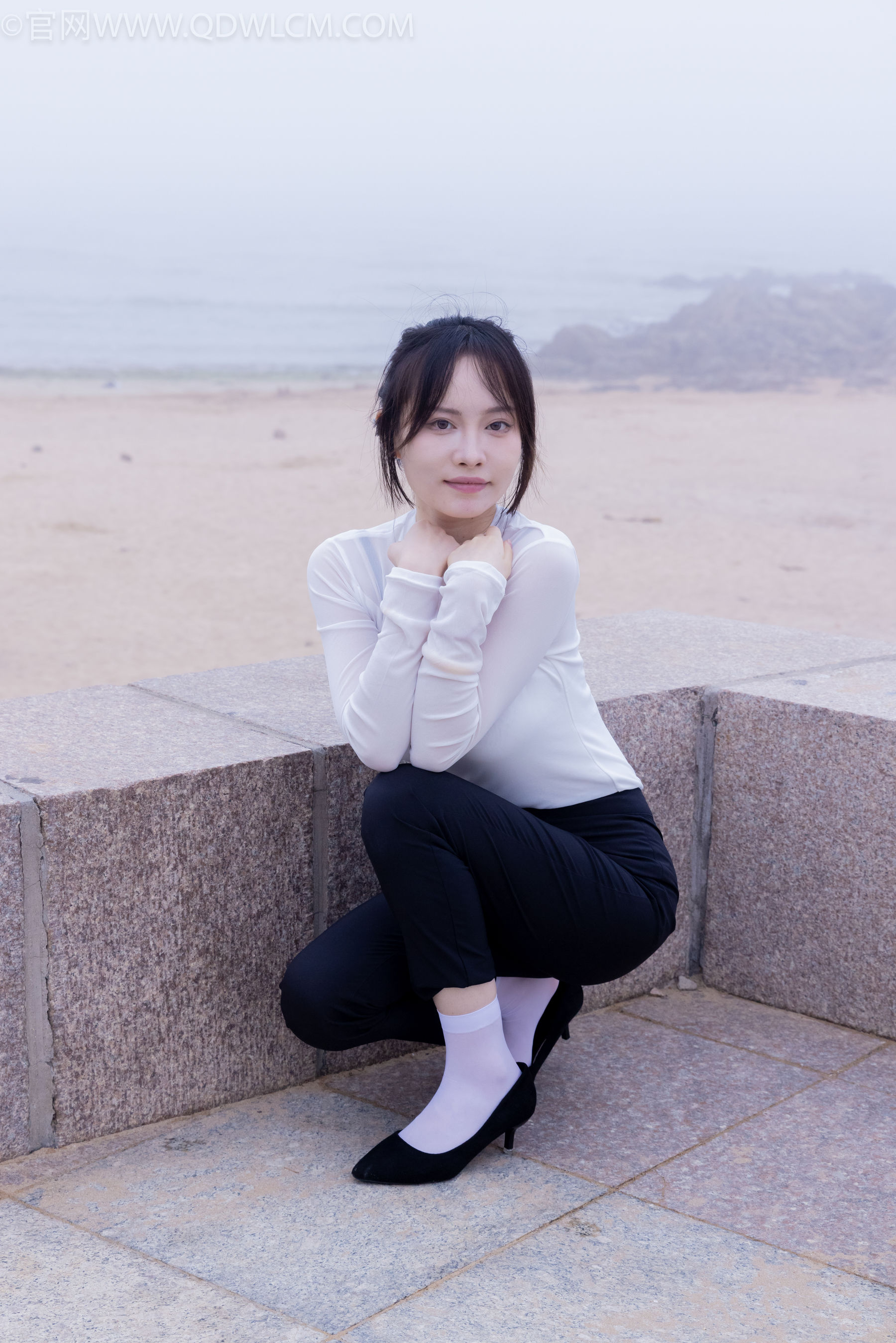 物恋传媒 No.2337 小酒 - 高跟鞋、短黑丝、短白丝/(315P)