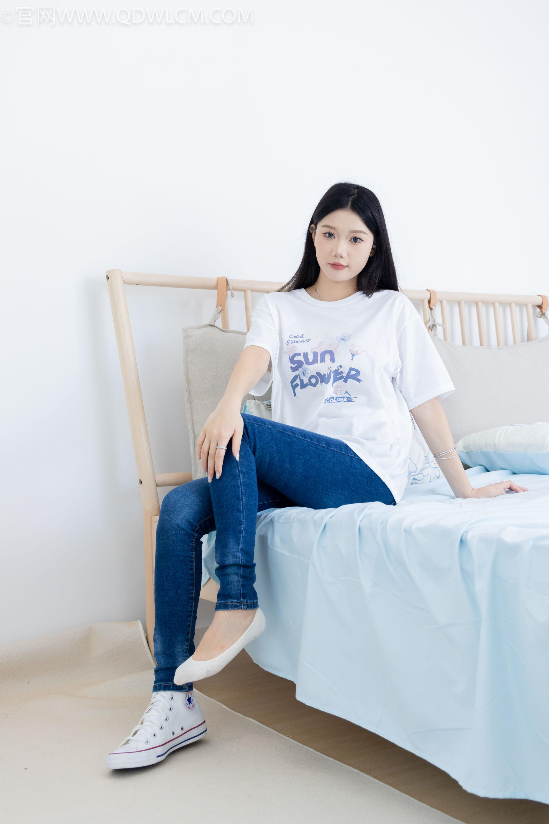 物恋传媒 No.2329 小竹 - 帆布鞋、白船袜、肚子疼揉肚子剧情/(158P)