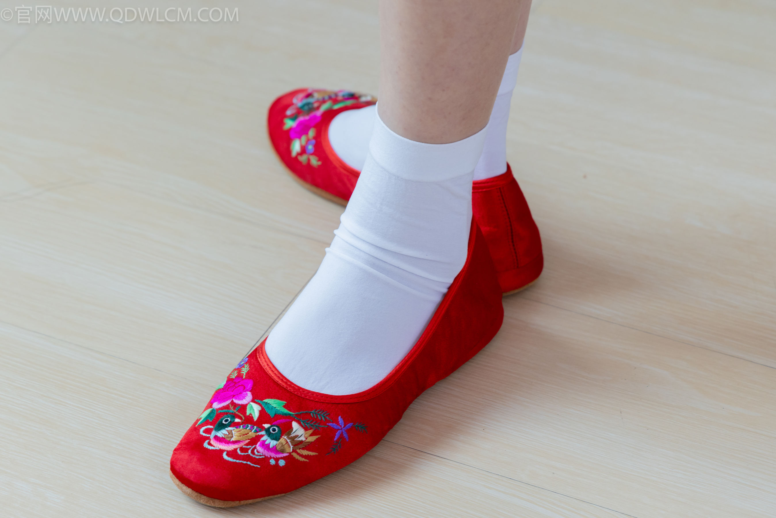 物恋传媒 No.2328 绒绒 - 汉服、布鞋、白棉袜、红色船袜/(174P)