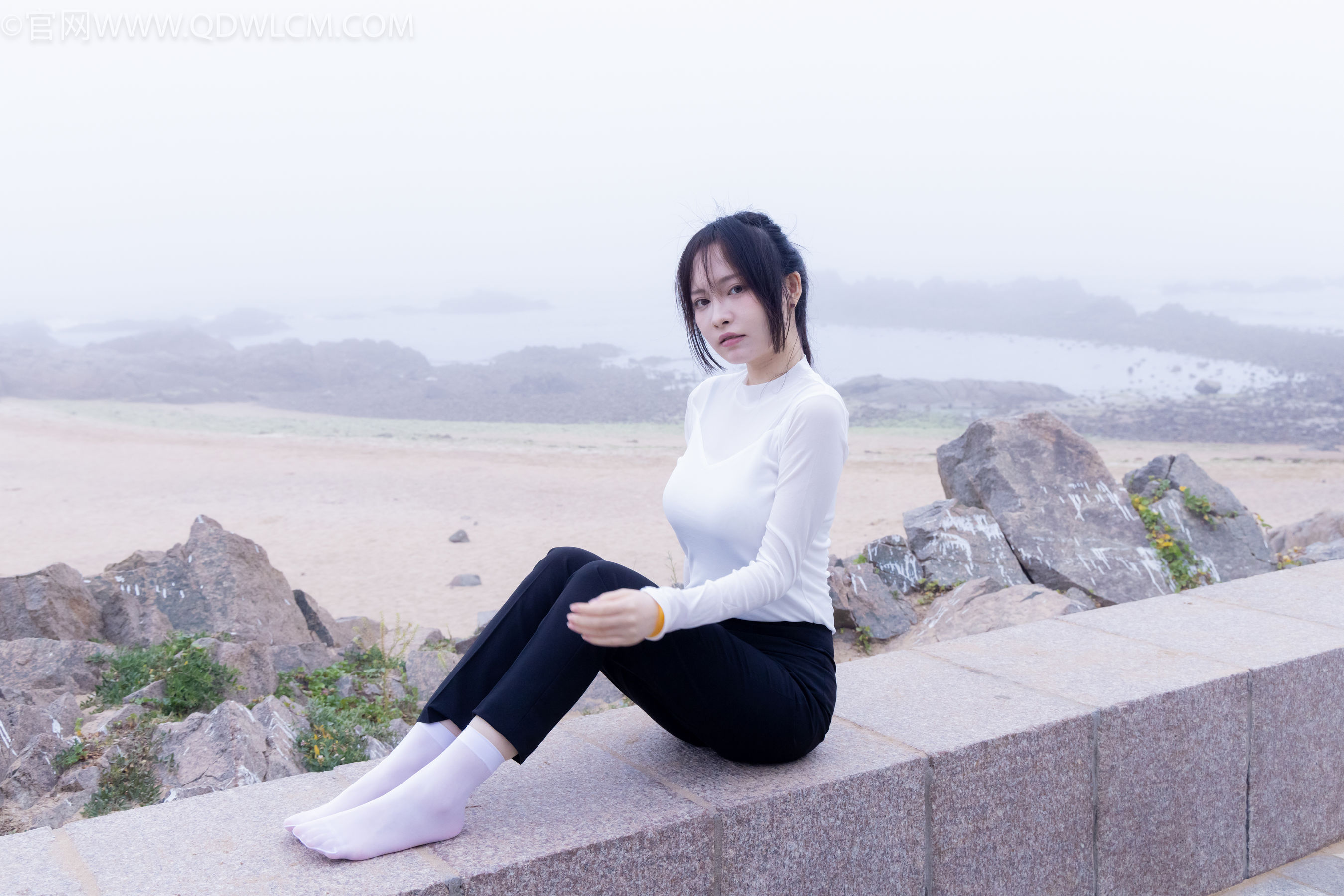 物恋传媒 No.2337 小酒 - 高跟鞋、短黑丝、短白丝/(315P)