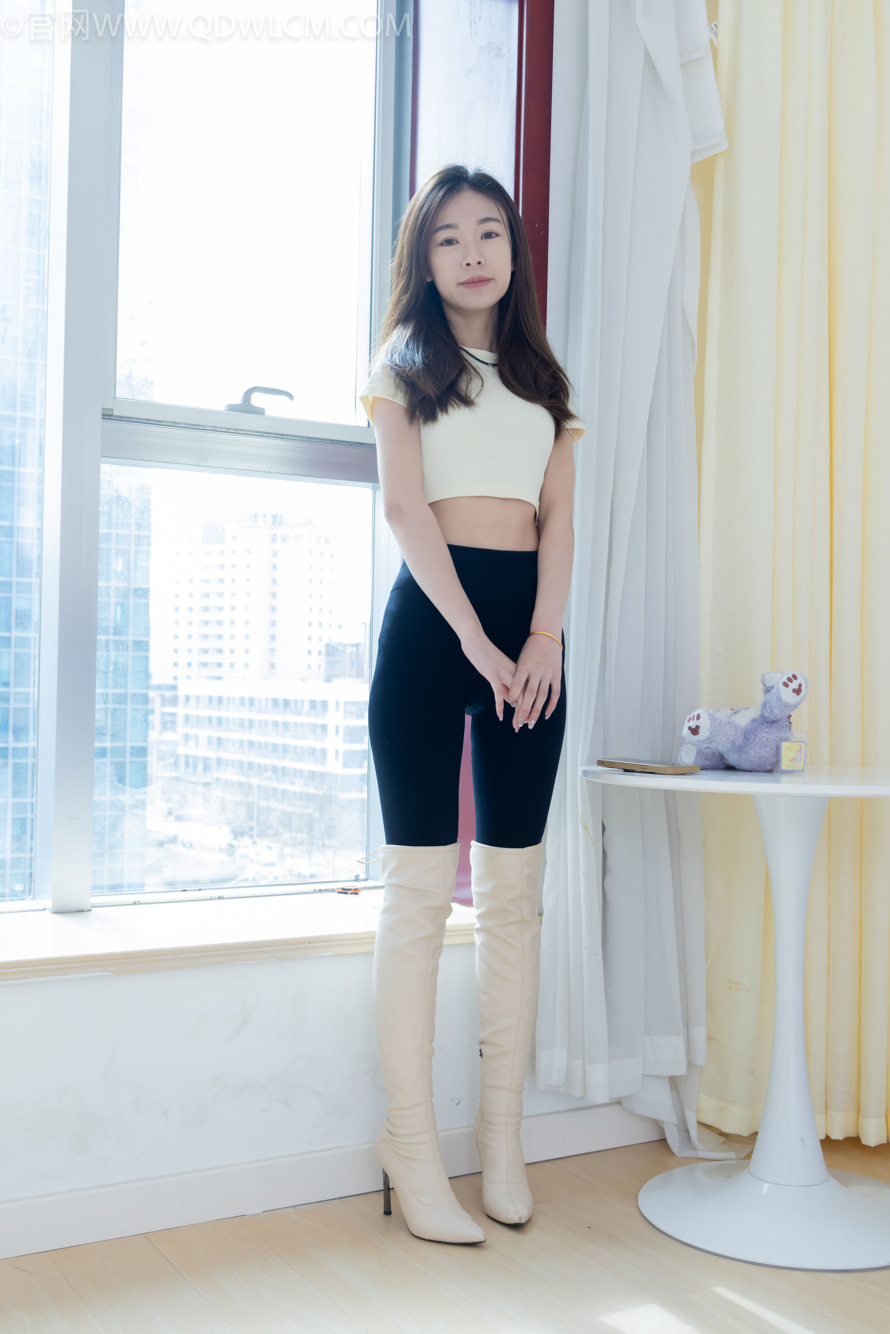 物恋传媒 No.2339 婷婷 - 长靴、白棉袜、裸足/(175P)