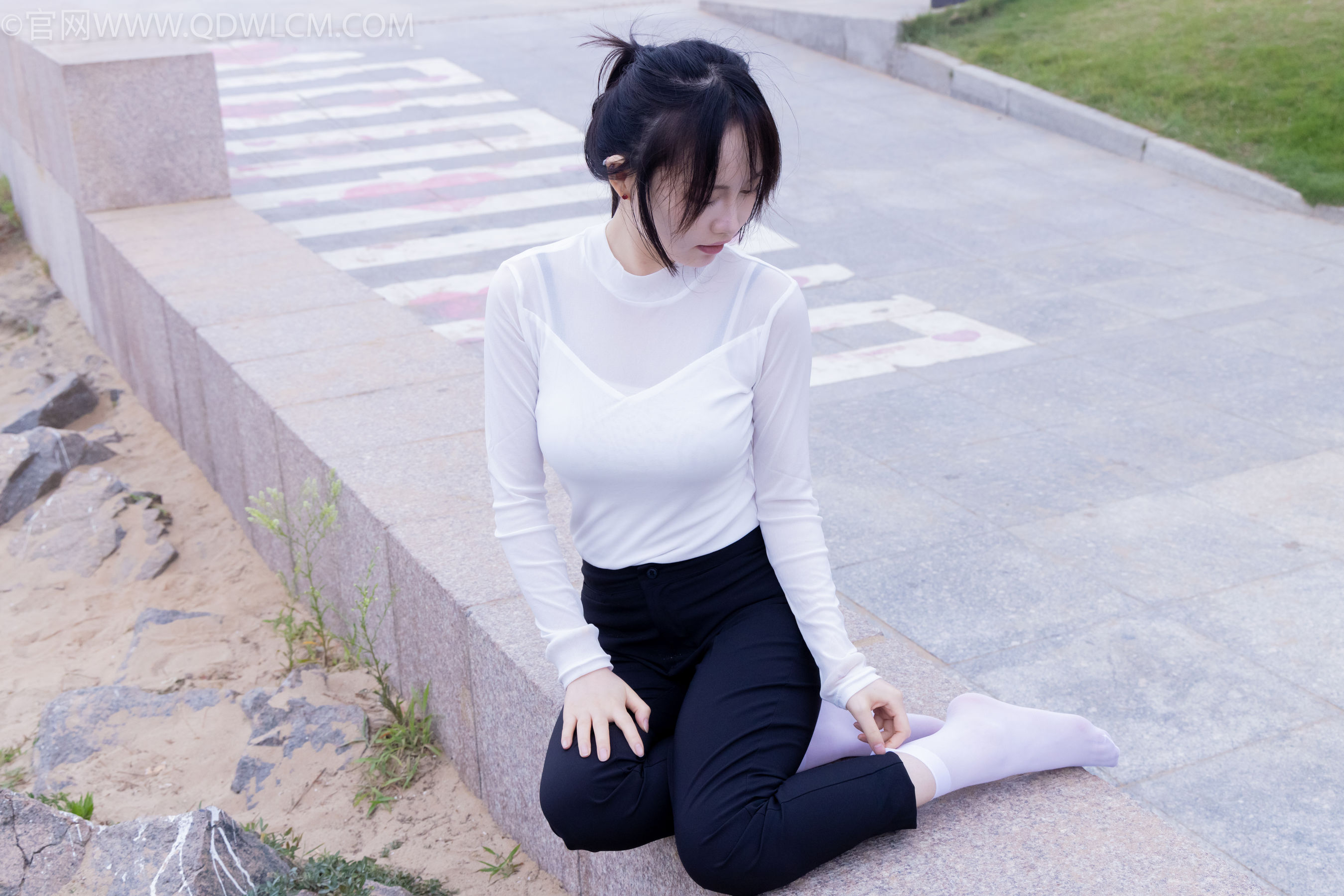 物恋传媒 No.2337 小酒 - 高跟鞋、短黑丝、短白丝/(315P)