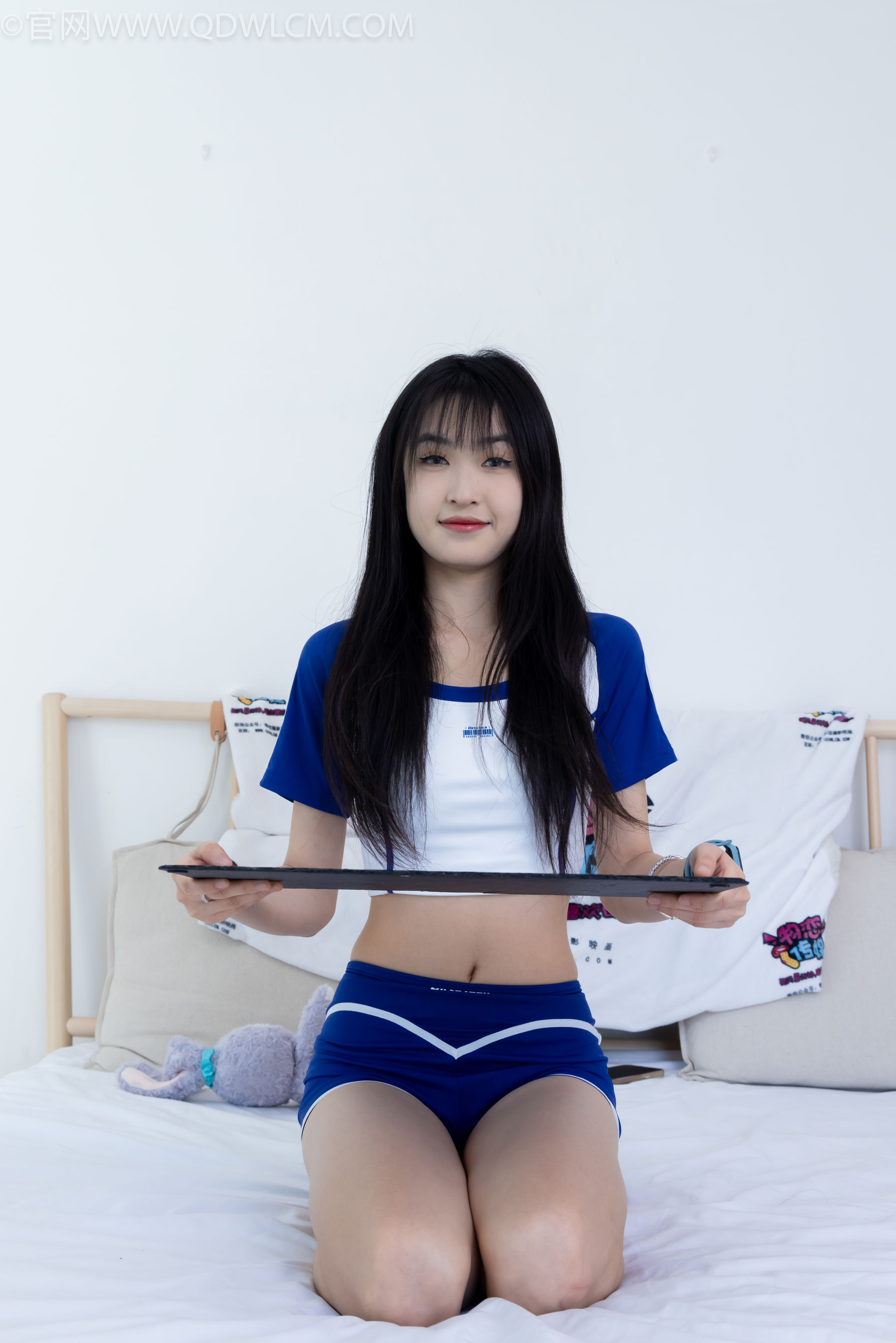 物恋传媒 No.2334 嘉木 - 运动鞋、厚白丝、裸足、裸足/(242P)