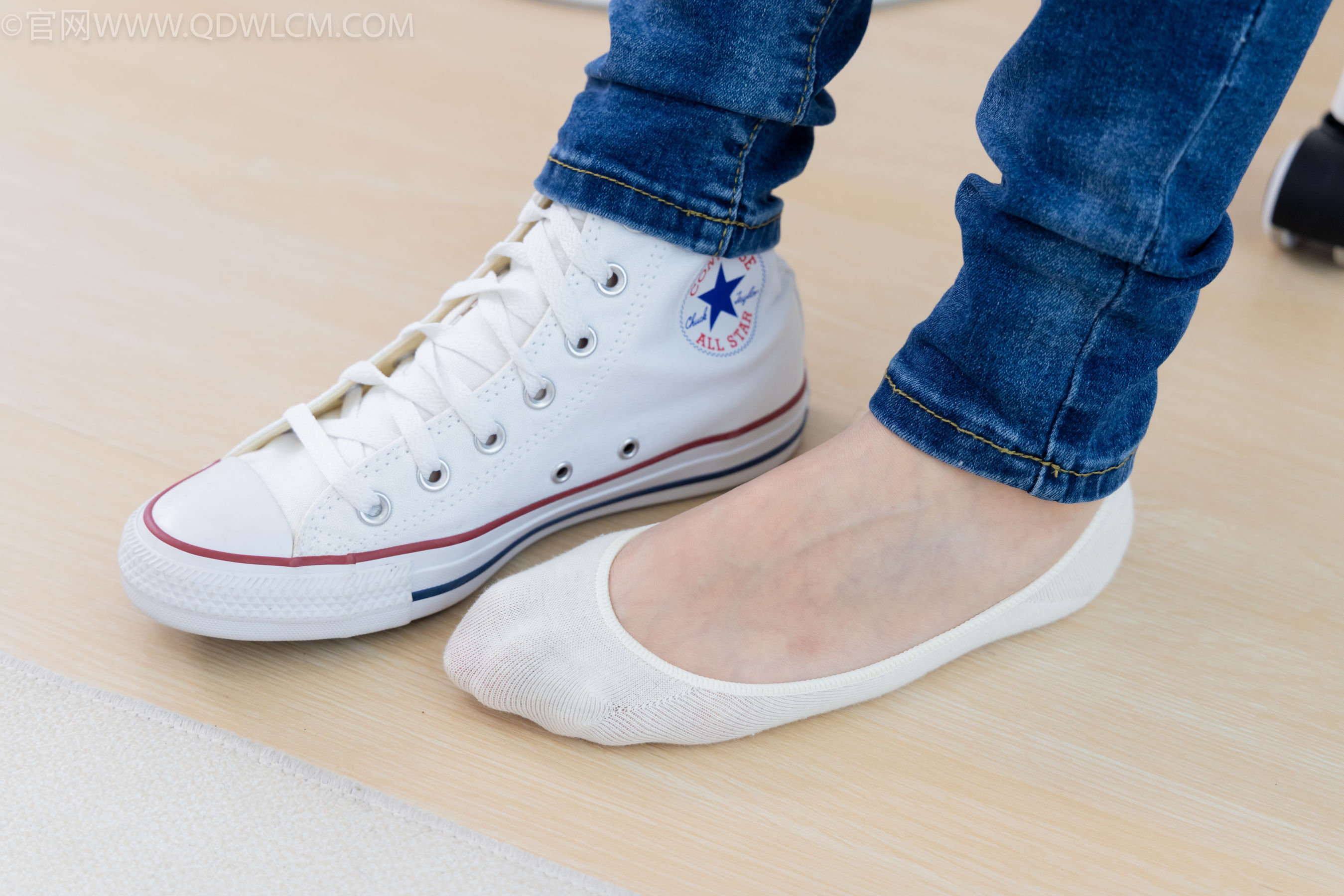 物恋传媒 No.2329 小竹 - 帆布鞋、白船袜、肚子疼揉肚子剧情/(158P)