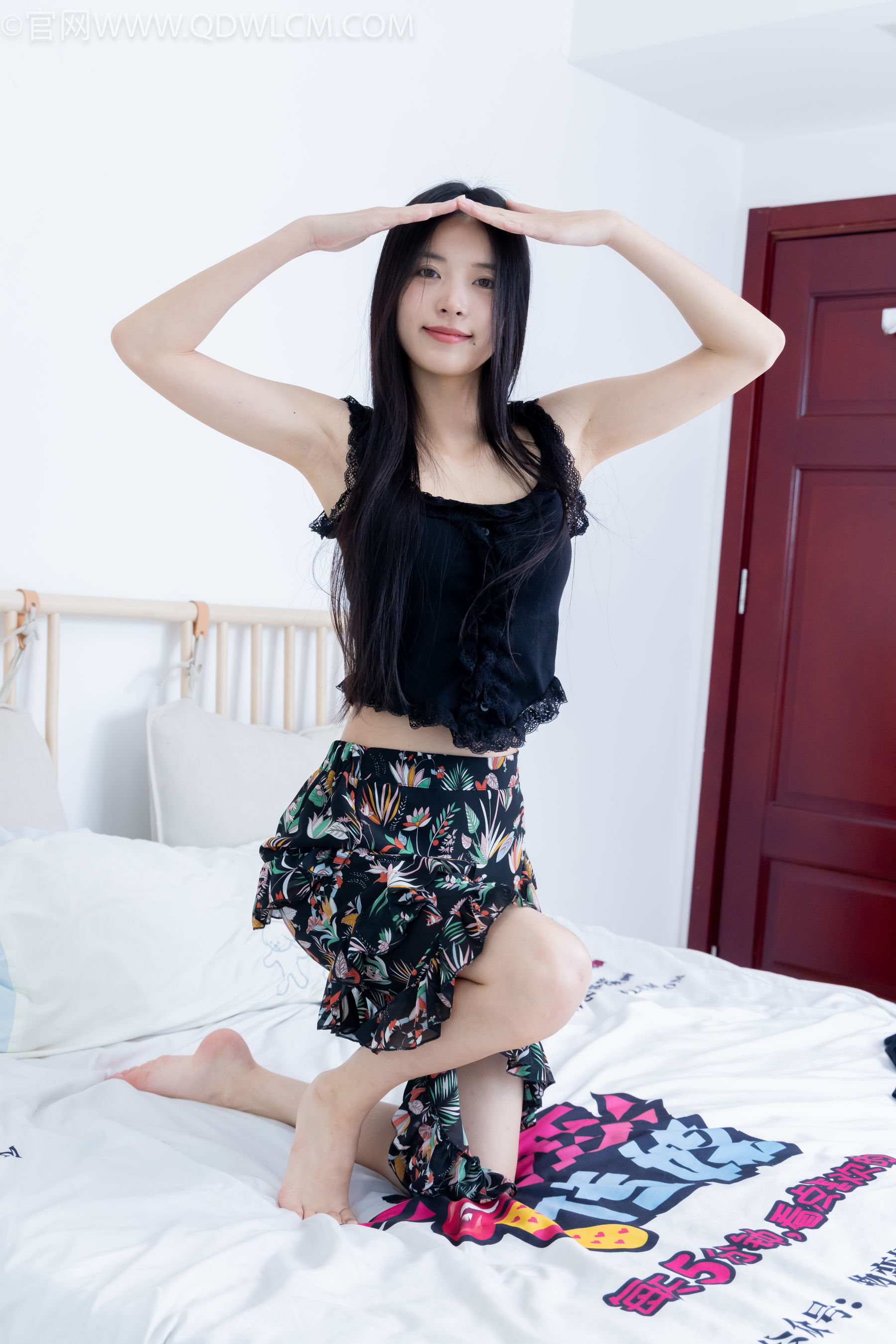 物恋传媒 No.2332 茯苓 - 短靴、短黑丝、裸足/(184P)